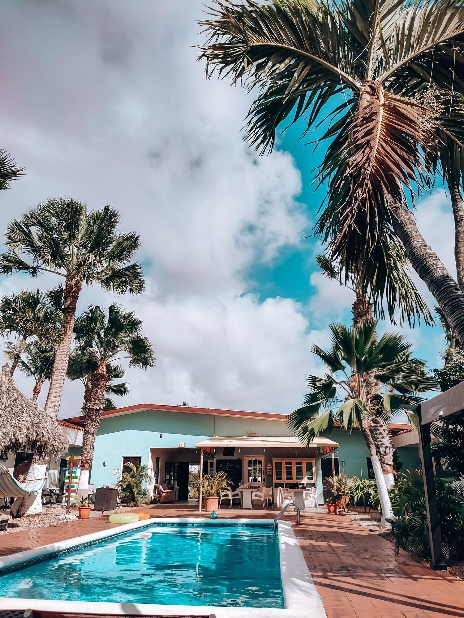 Vista Exterior Arubiana Inn