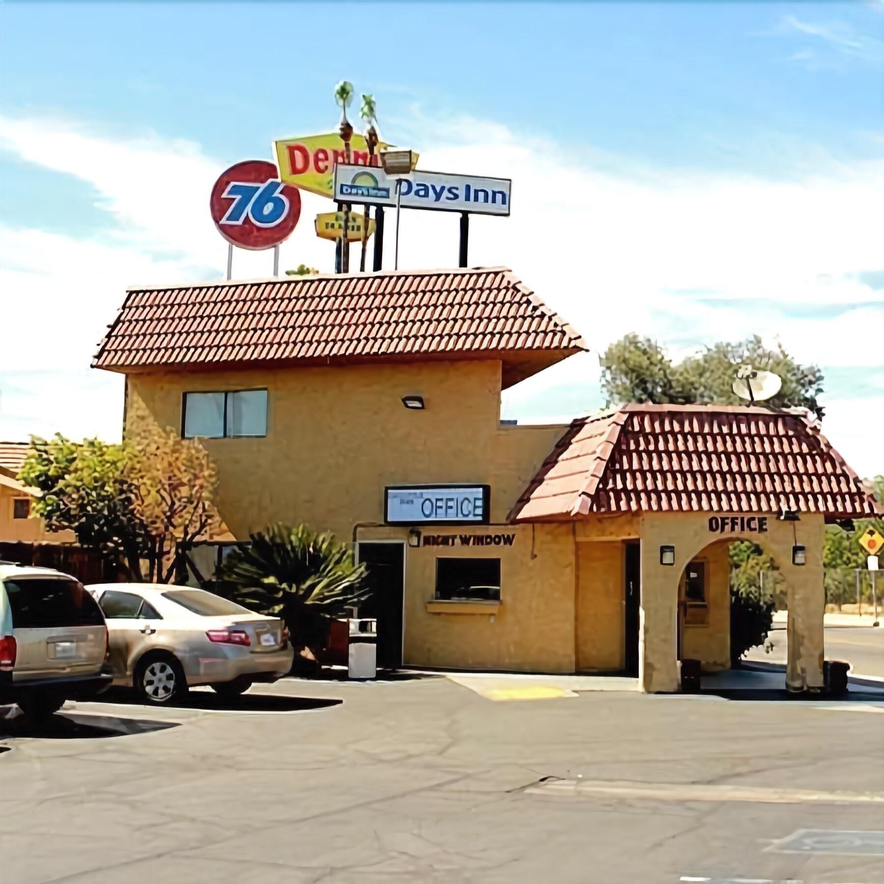 Vista Exterior Motel 6 Fresno, CA