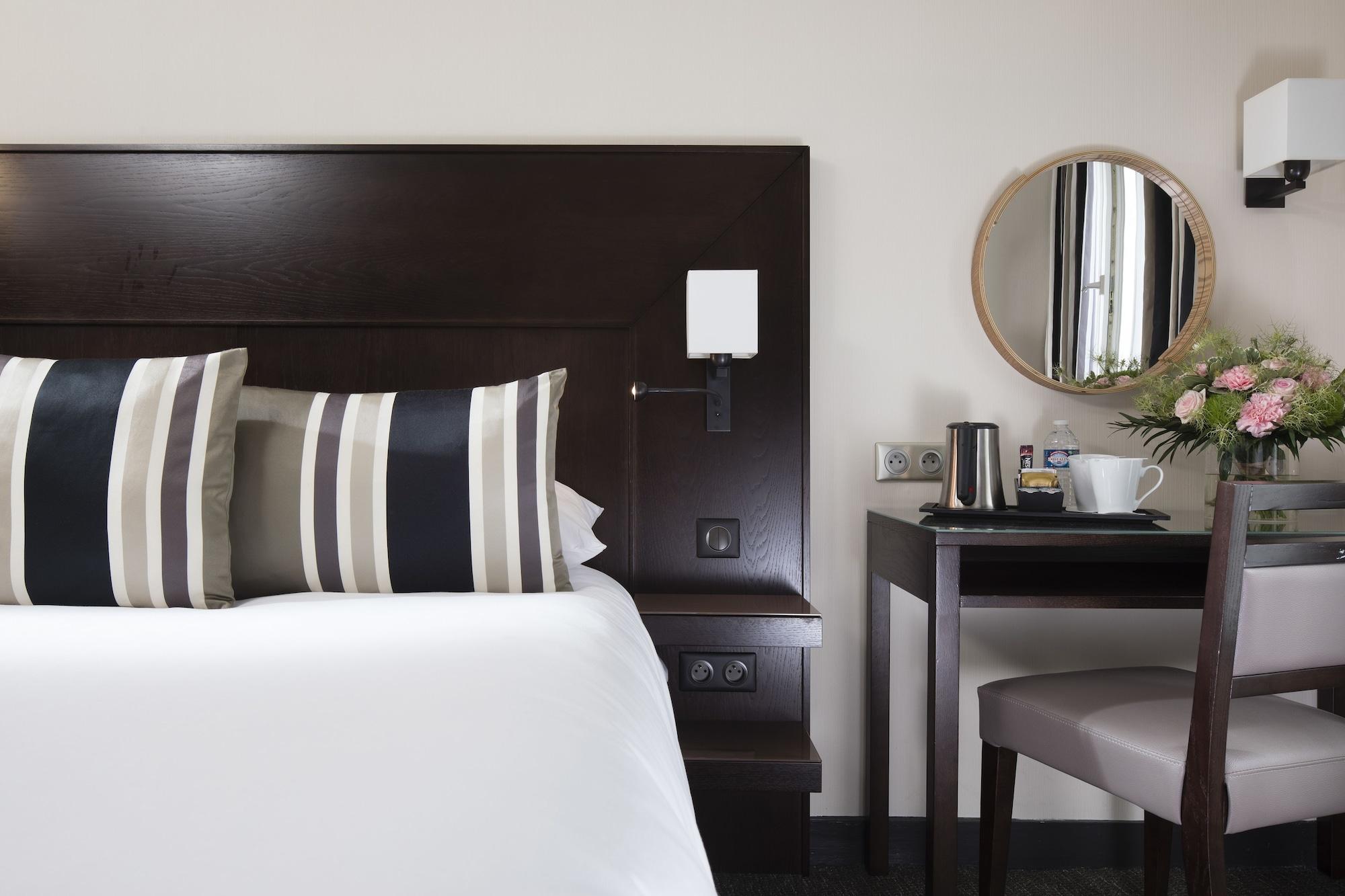 Varios Hotel Albert 1er Paris Lafayette