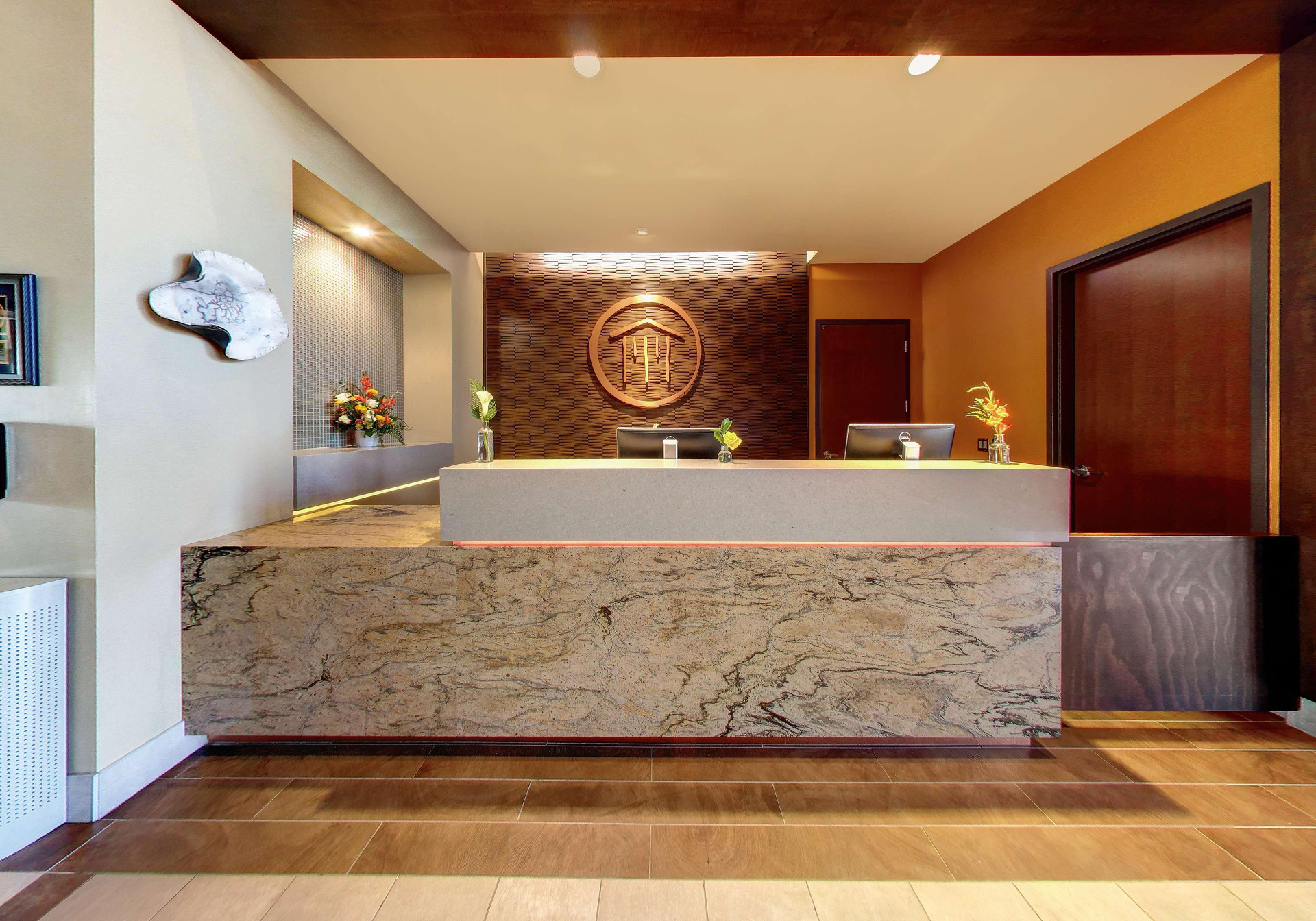 Vista do lobby Best Western Premier Boulder Falls Inn