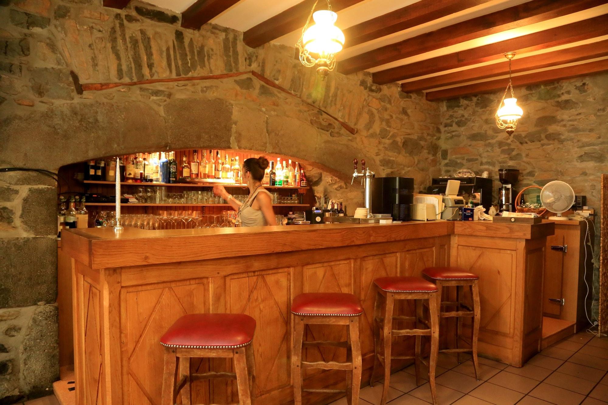 Bar/Salón Hotel Ecu de France