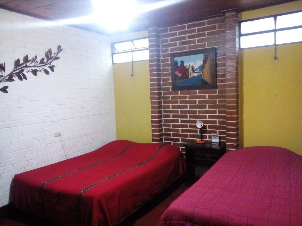 Hotel Hostel y Restaurante Casa Jacaranda