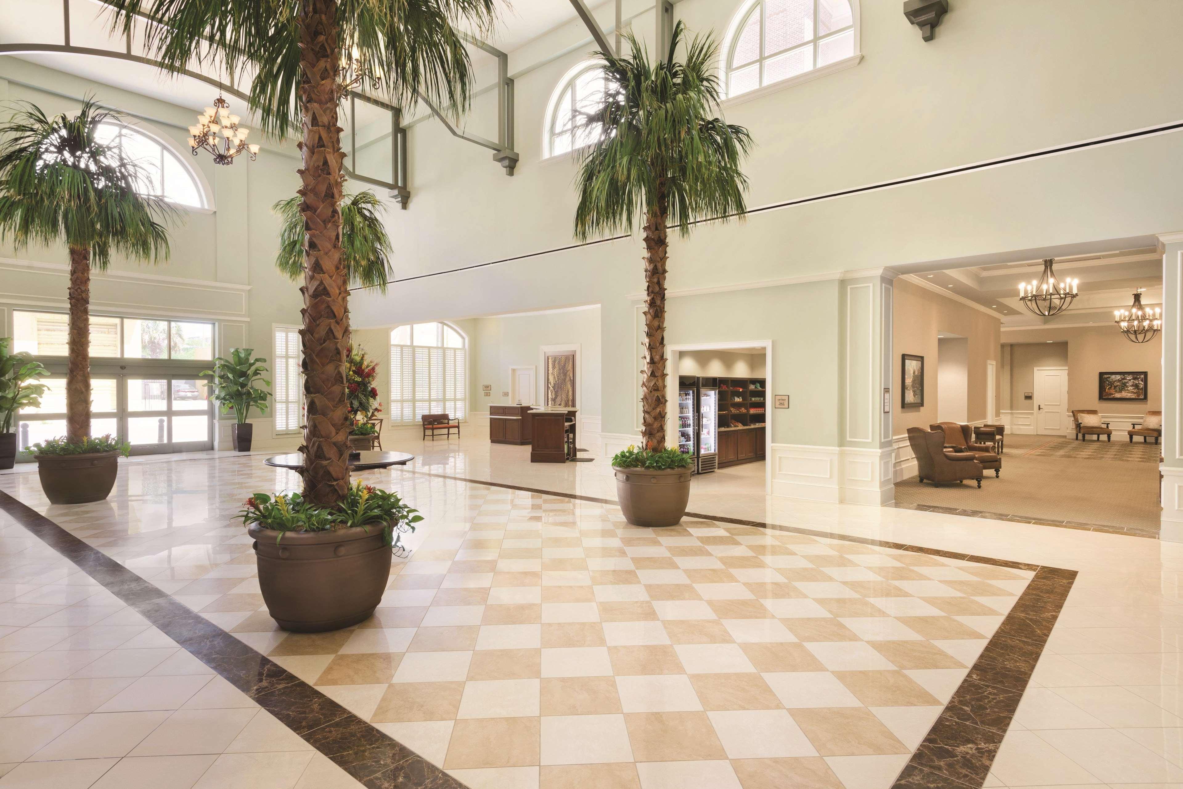 Vista Lobby Embassy Suites by Hilton Savannah Historic District