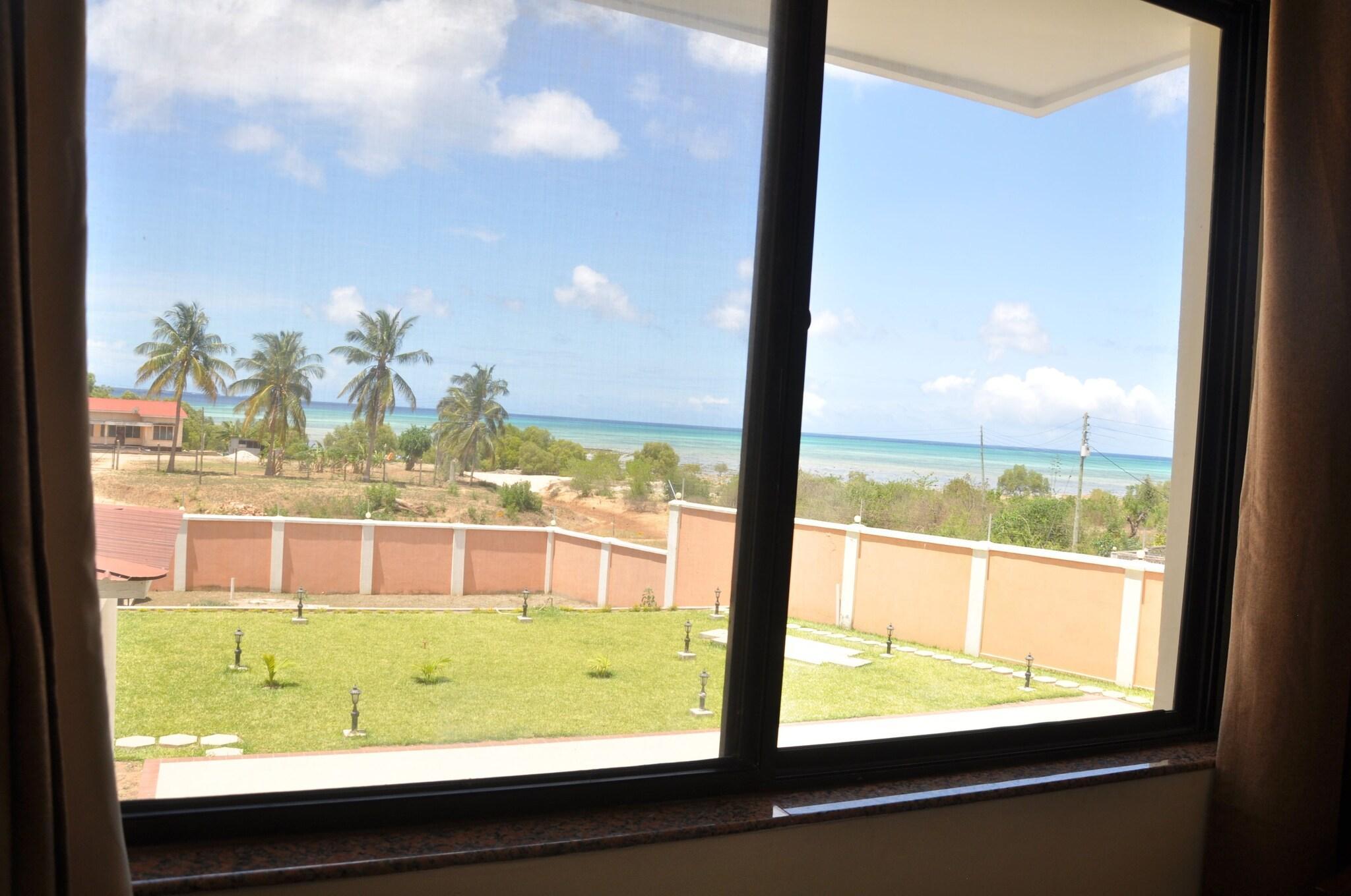 Playa Luwa Evergreen Hotel