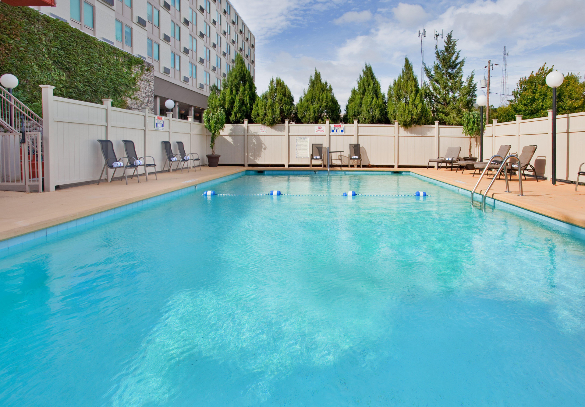 Vista Piscina Holiday Inn Manhattan at the Campus by IHG