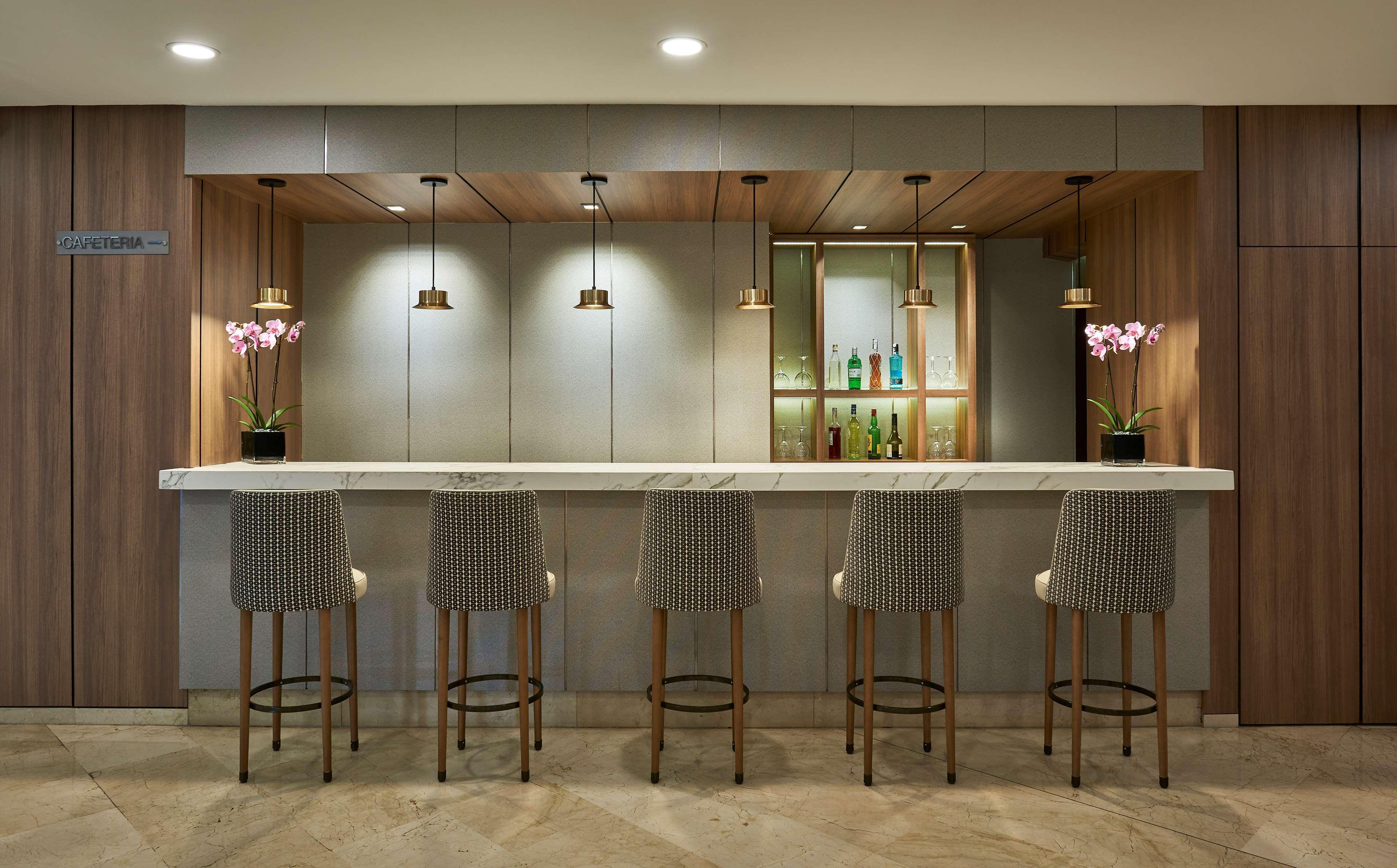 Bar/Salón NH Ciudad de Valencia Hotel