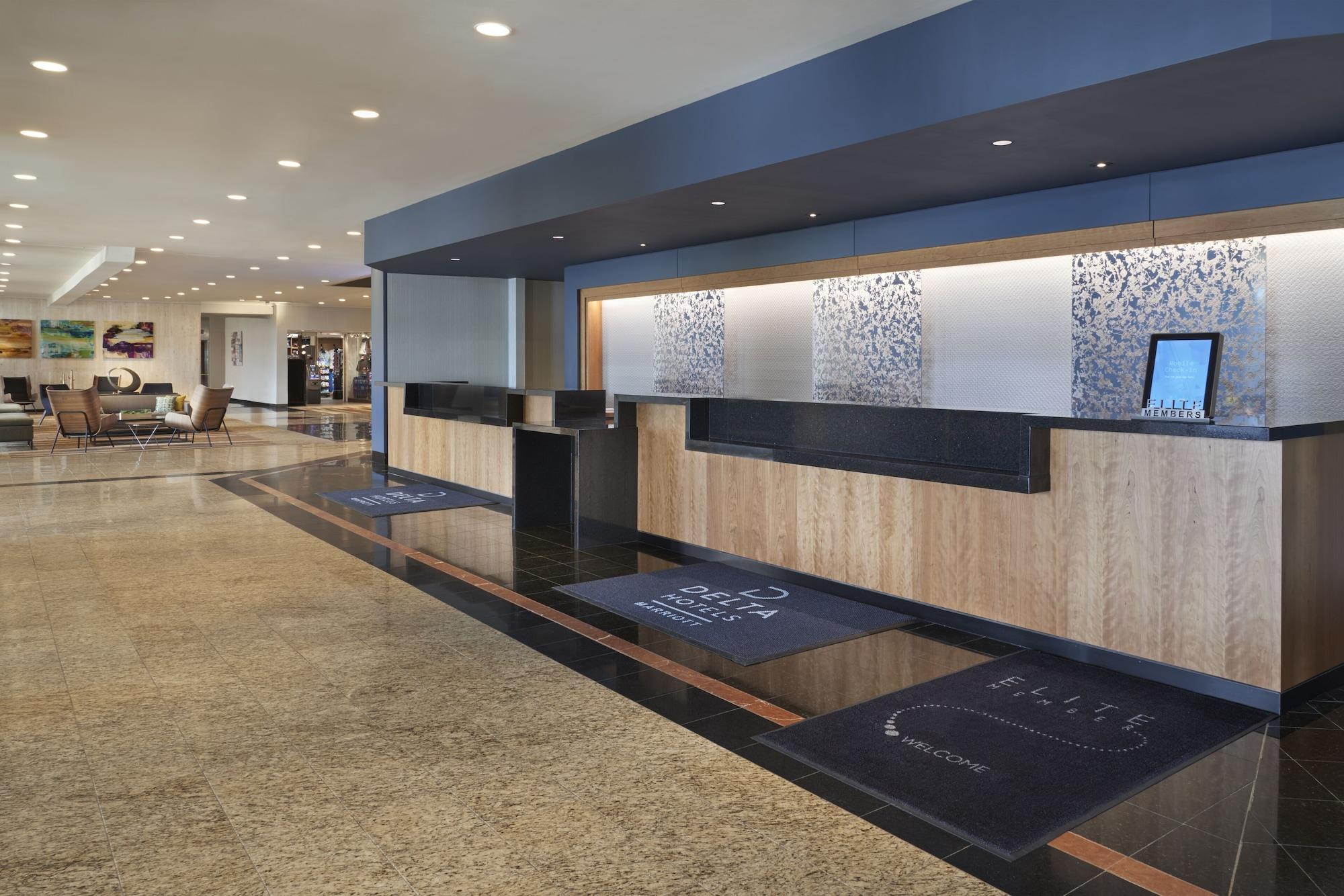 Vista Lobby Delta Hotels by Marriott Toronto Airport & Conference Centre