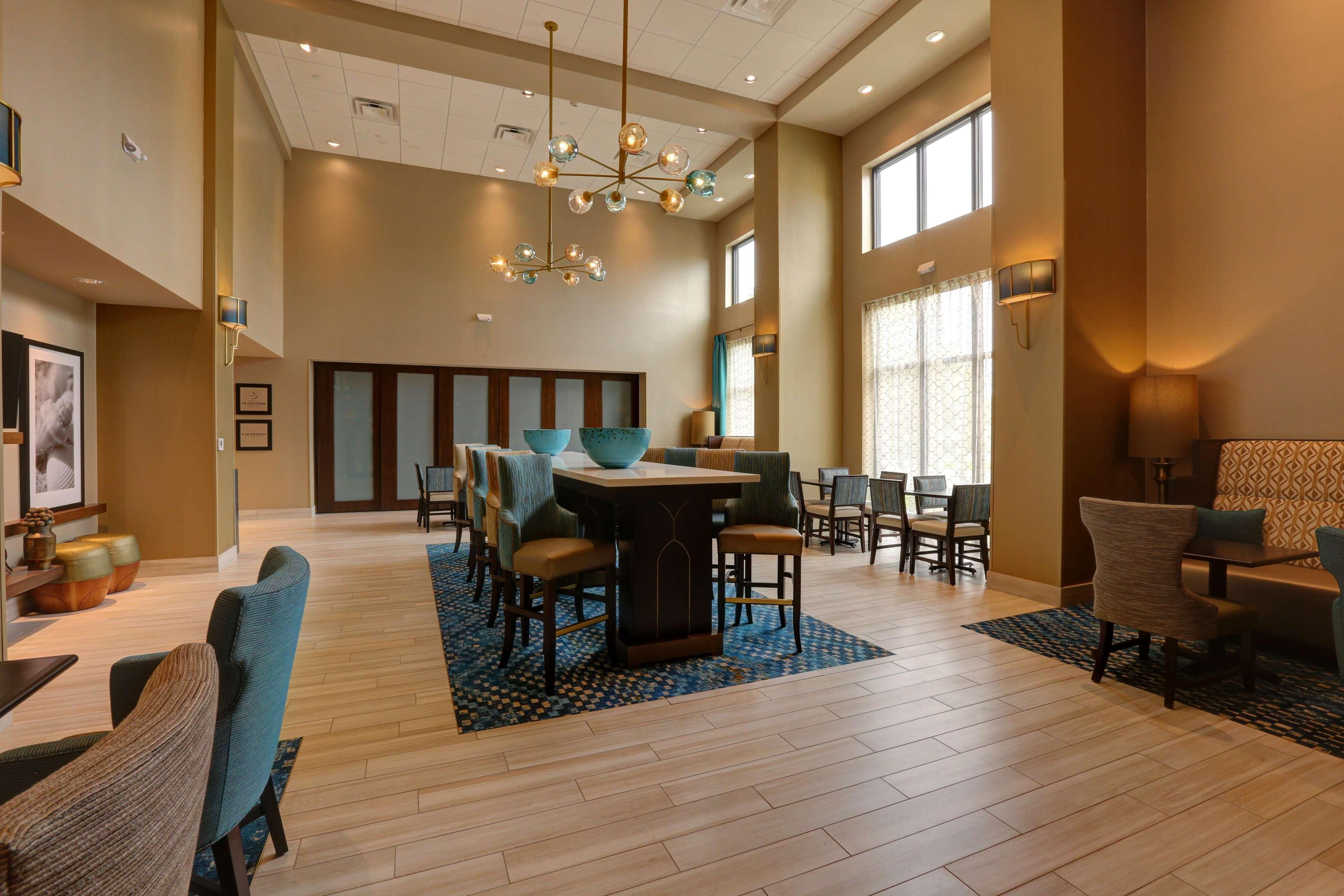Vista Lobby Hampton Inn & Suites Tampa Busch Gardens Area