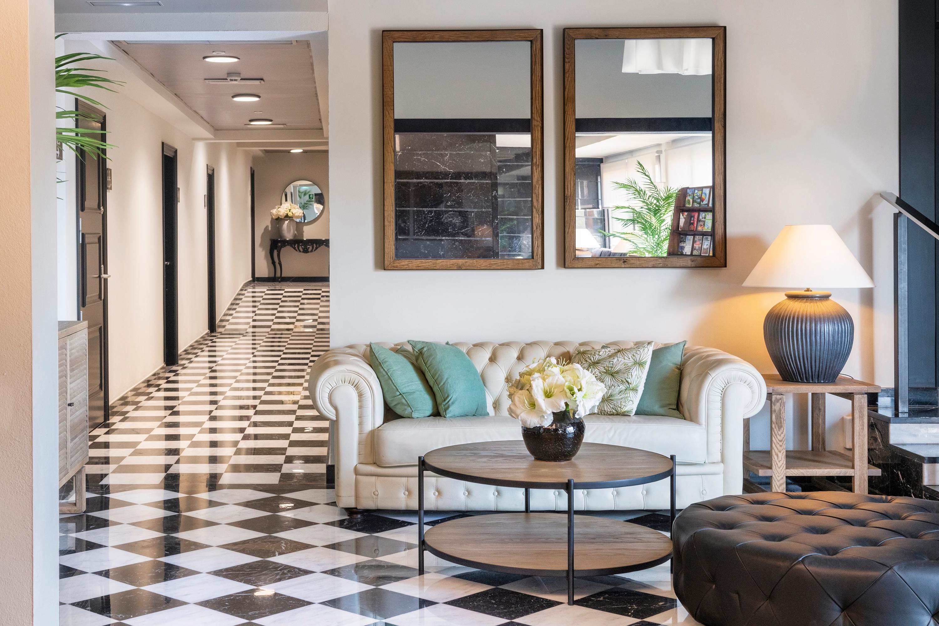 Vista Lobby Salles Hotel Aeroport de Girona