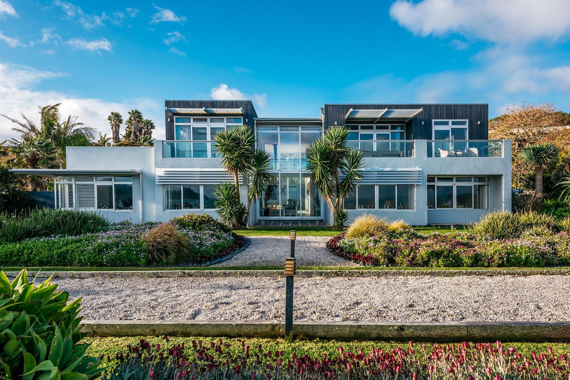 Vista Exterior Waiheke Waterfront Lodge