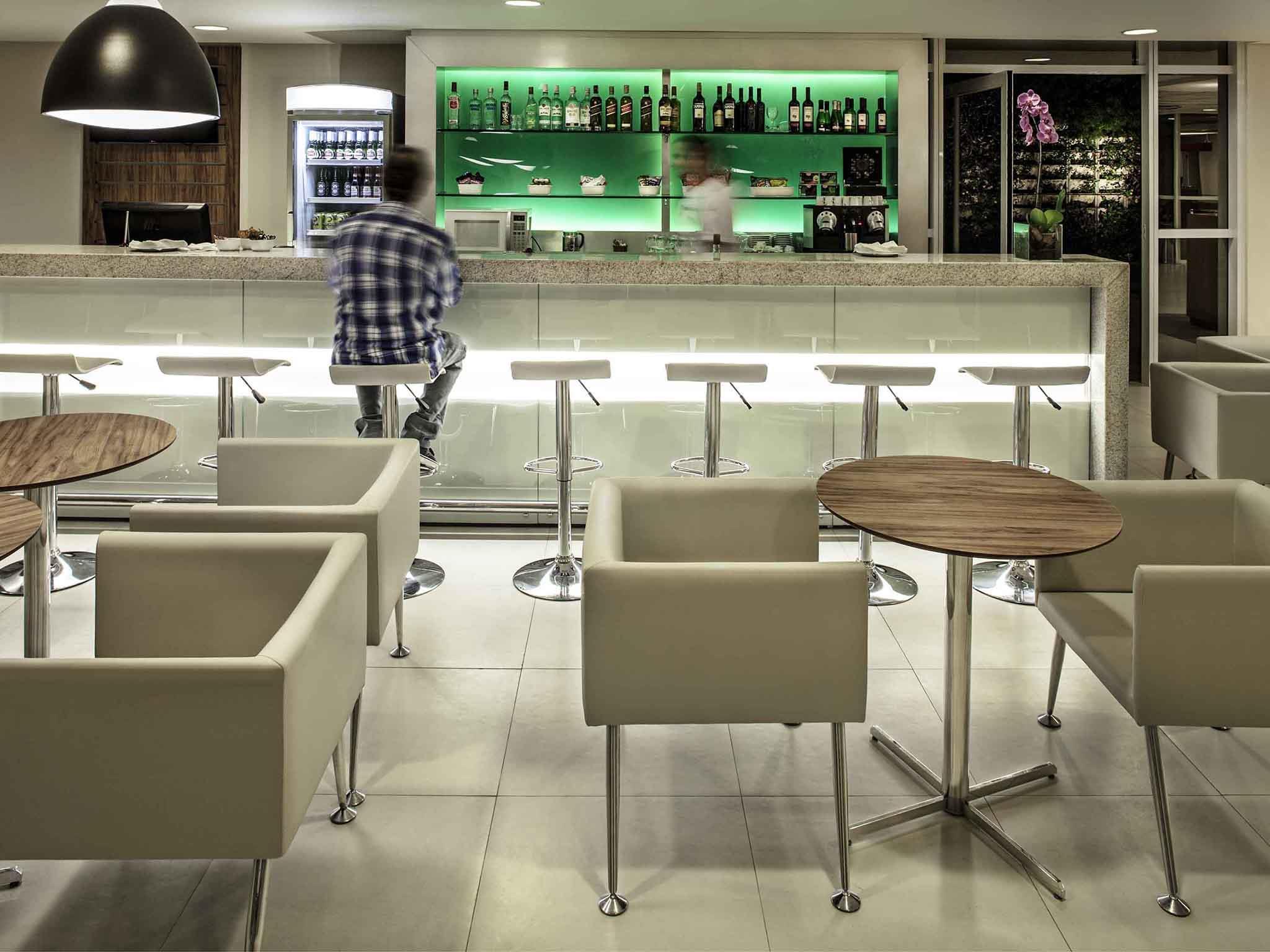 Bar/Salón Ibis Rio de Janeiro Parque Olimpico