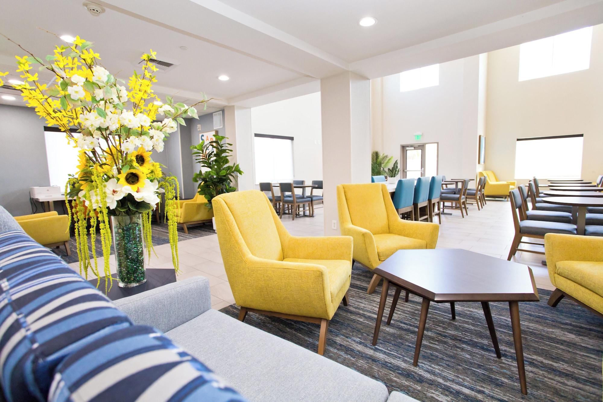 Vista Lobby Holiday Inn Express & Suites Sacramento NE Cal Expo by IHG