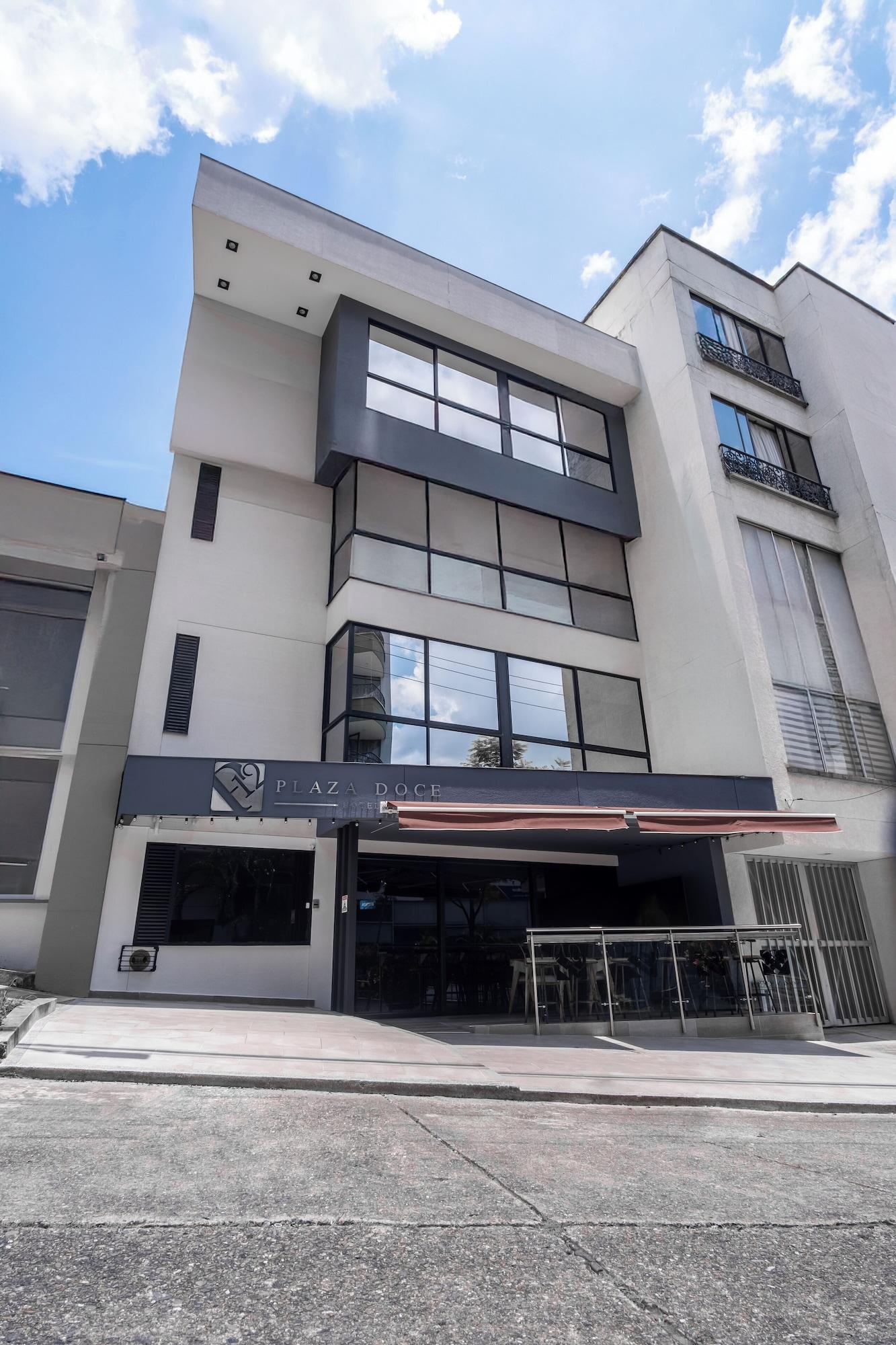 Varios Hotel Plaza doce
