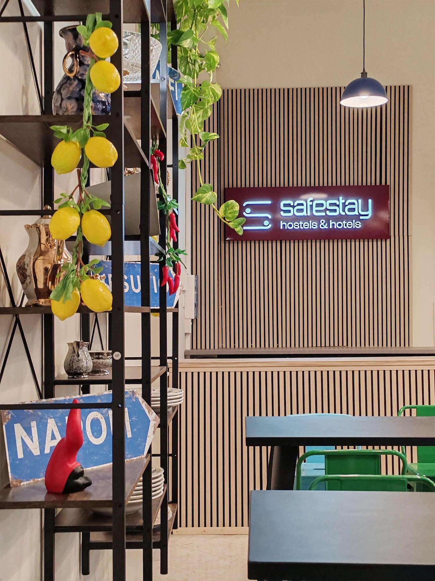 Restaurant Safestay Naples Materdei