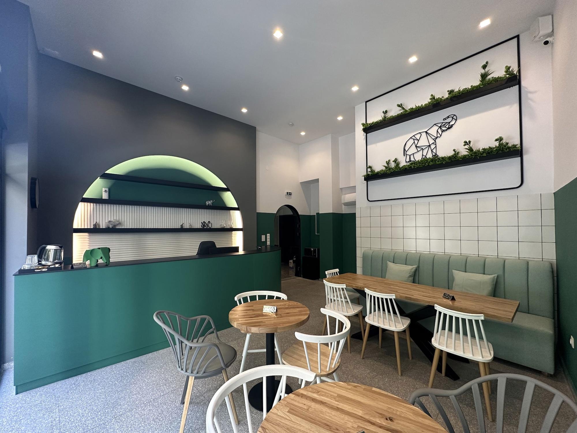 Bar/Salón Urban Elephant Suites