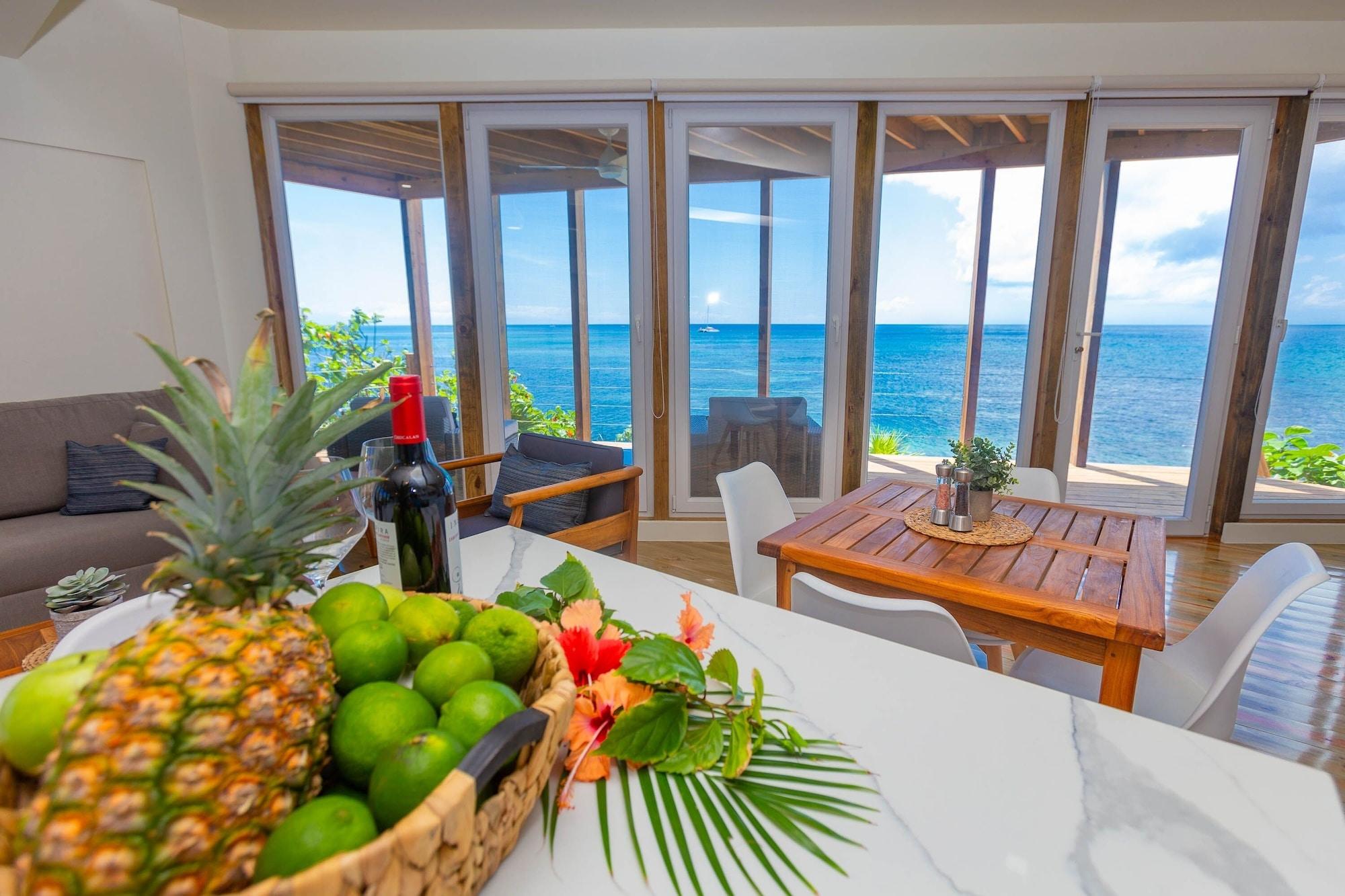 Restaurant Wow! Views and more, fantastic 2 bedroom in West End - Villa Agua 2 Apts by RedAwning