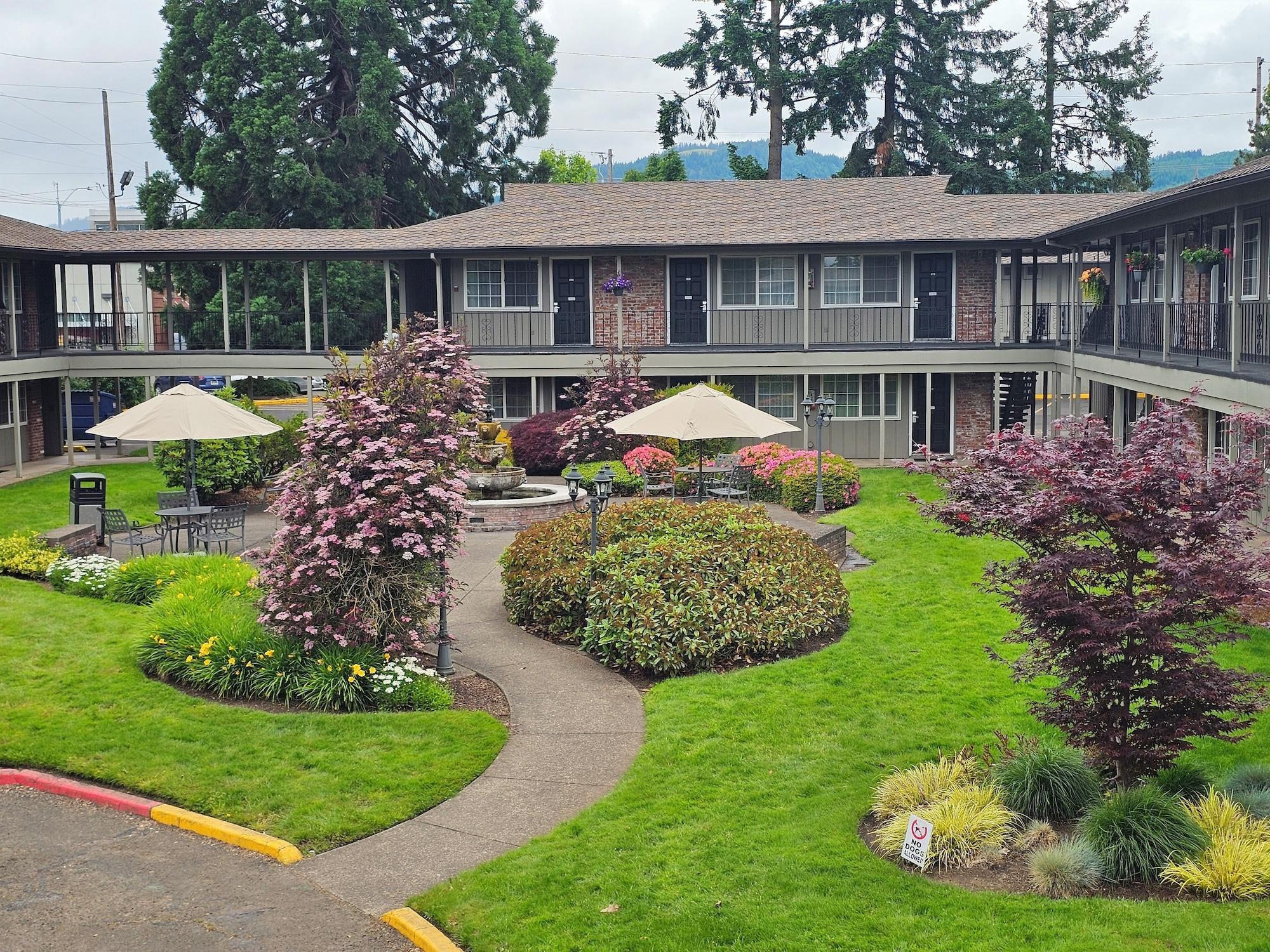 Varios Village Inn Springfield