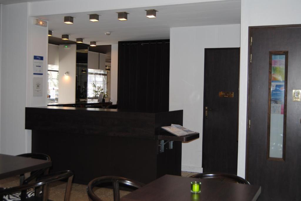 Vista Lobby Adonis Lourdes Notre Dame De La Sarte