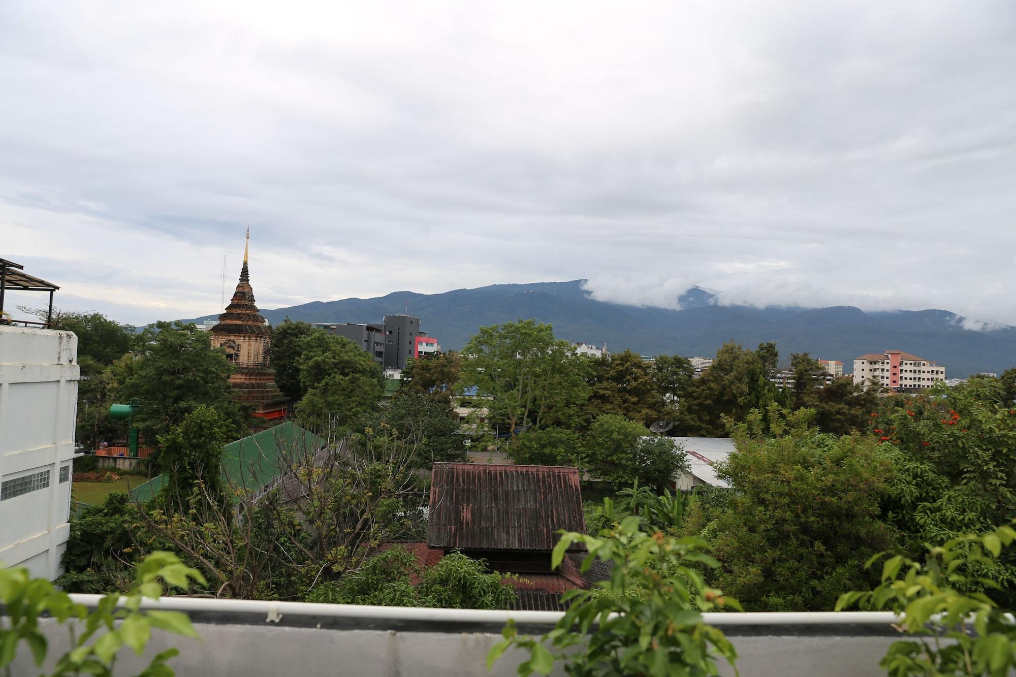 Varios Jeune Hostel Chiang Mai