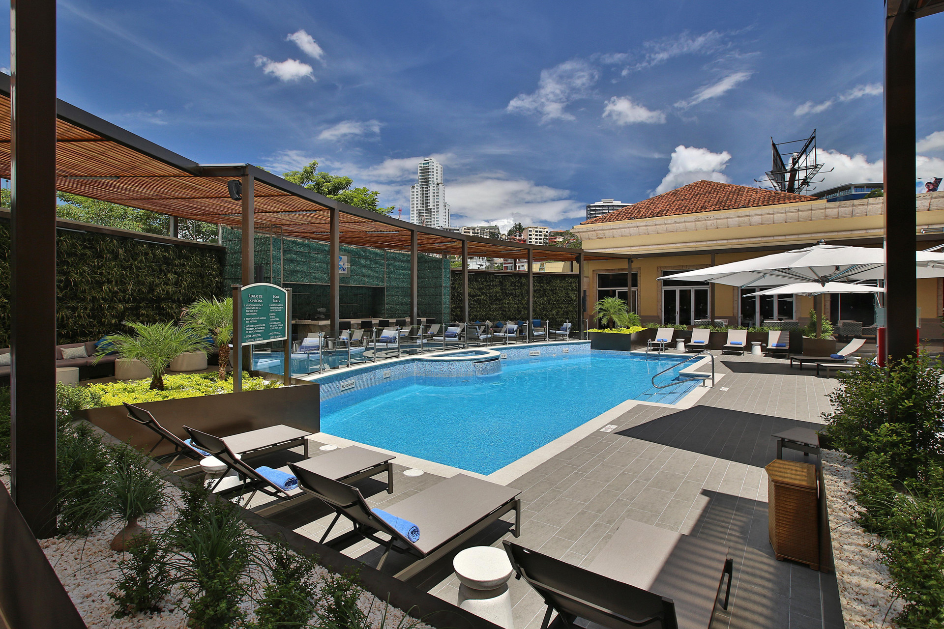 Vista Piscina InterContinental Tegucigalpa at Multiplaza Mall by IHG
