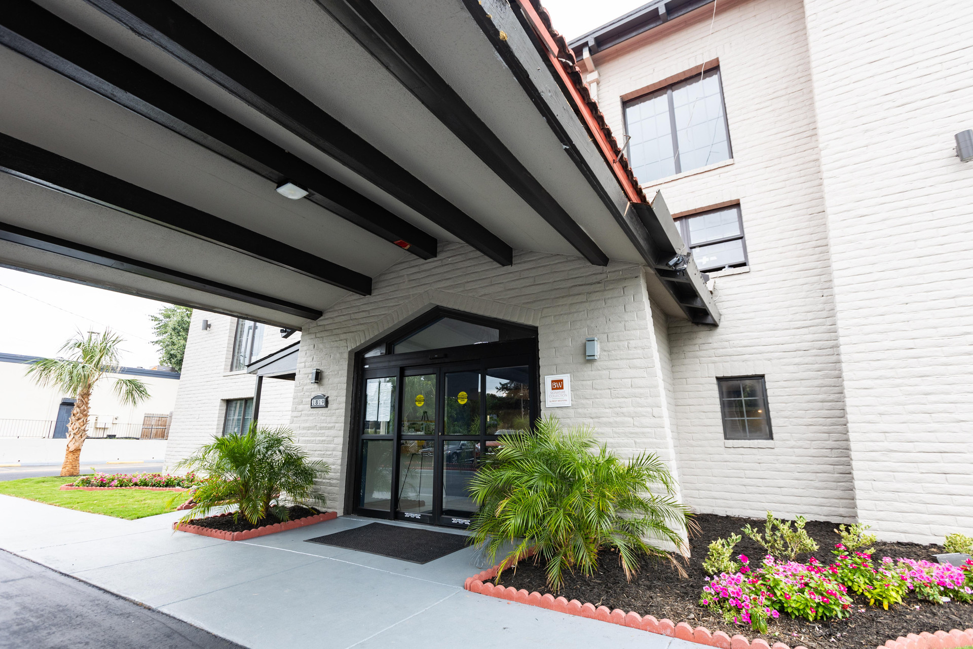 Vista Exterior Bhagat Hotels Stone Mountain Atlanta BW Signature Collection