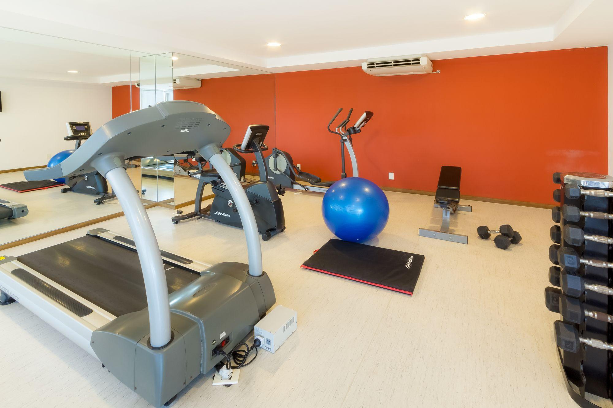 Gimnasio Real Colonia Hotel & Suites