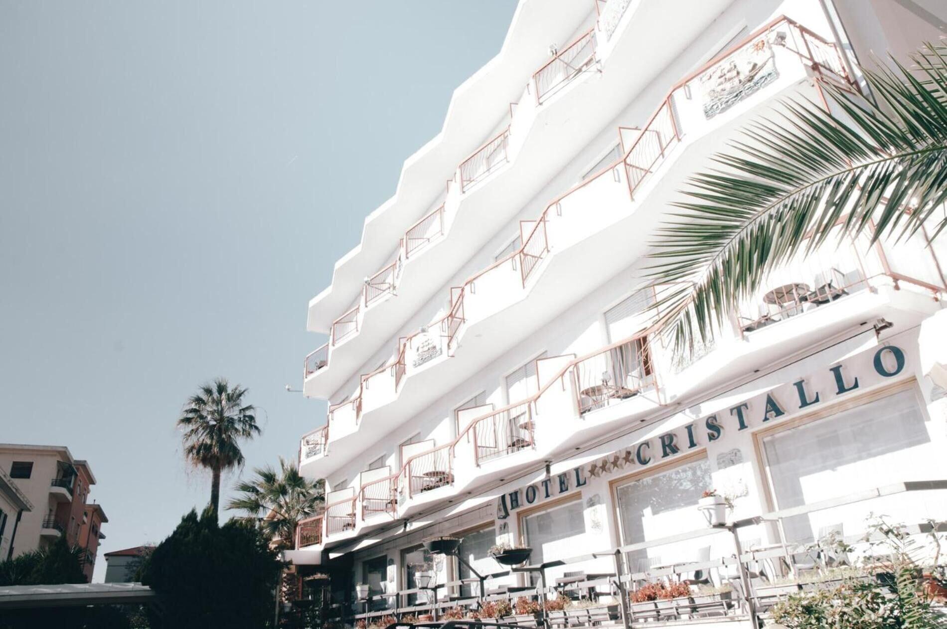 Vista Exterior Hotel Cristallo