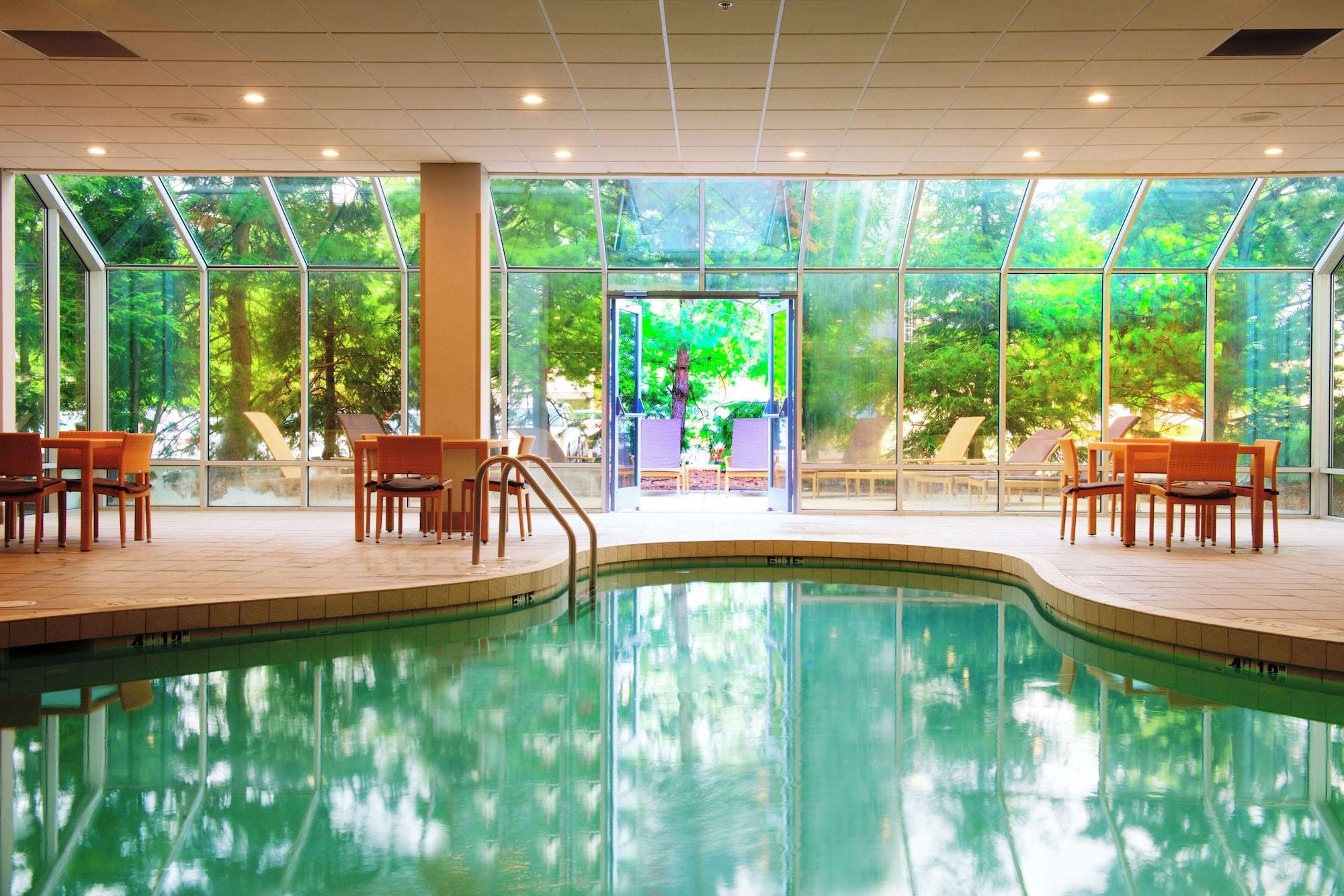 Vista Piscina Embassy Suites by Hilton Cincinnati Northeast Blue Ash
