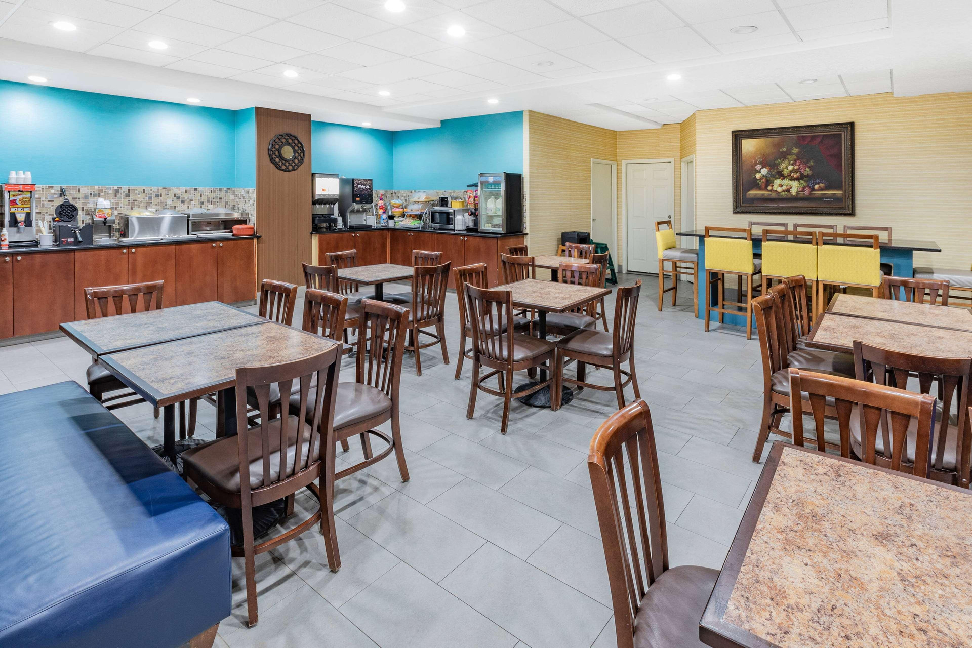 Restaurant Days Inn & Suites by Wyndham San Antonio near Frost Bank Center