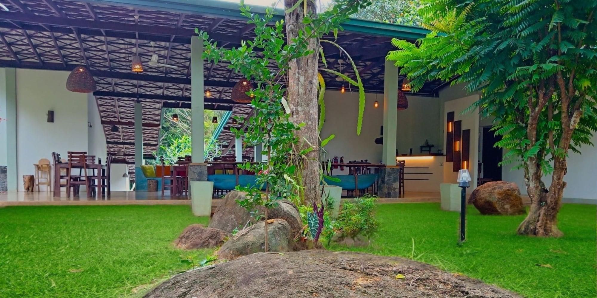 Vista Exterior Garcinia Leaf