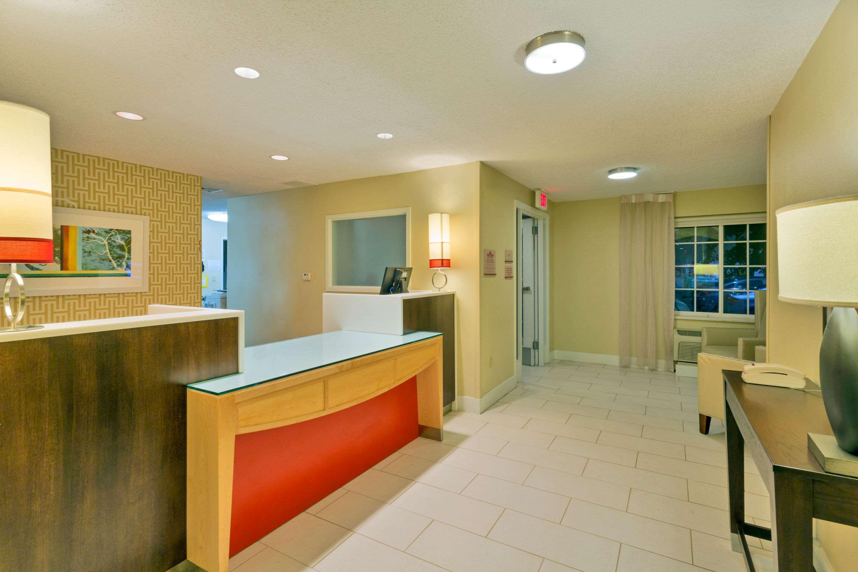 Vista Lobby MainStay Suites Orlando Altamonte Springs