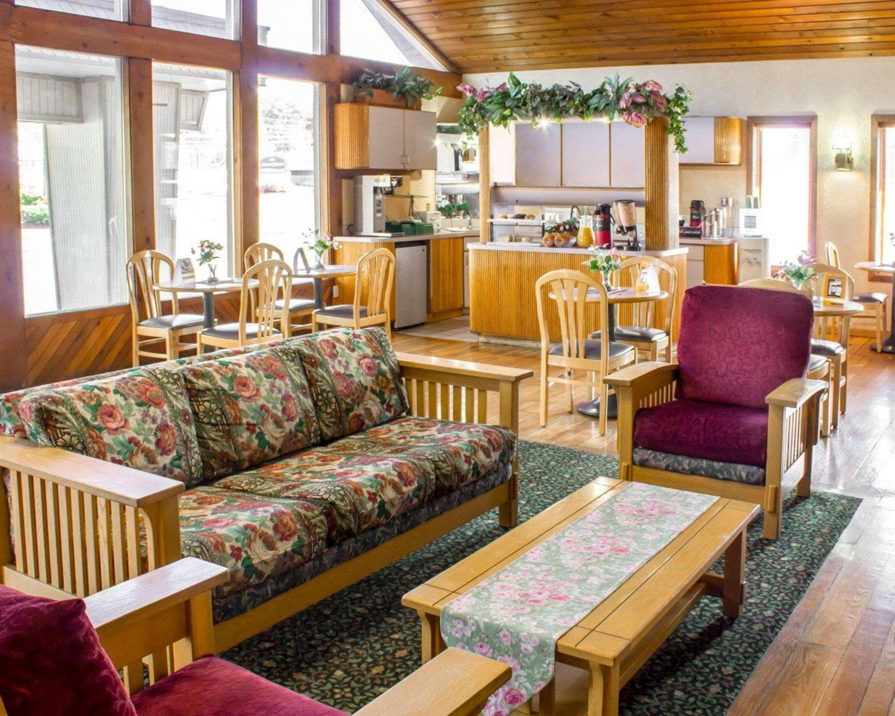 Restaurant Econo Lodge Inn & Suites Colonie Center Mall