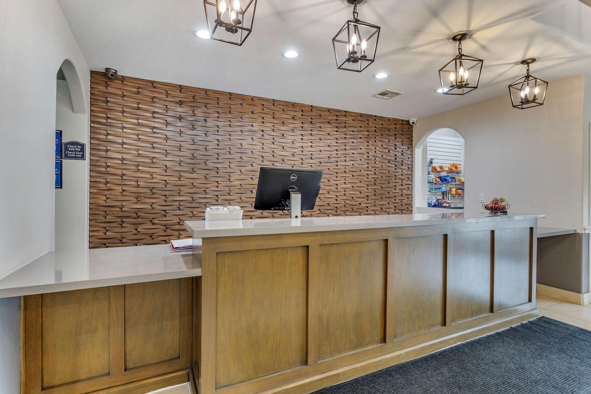 Vista Lobby Best Western Sugarland Inn