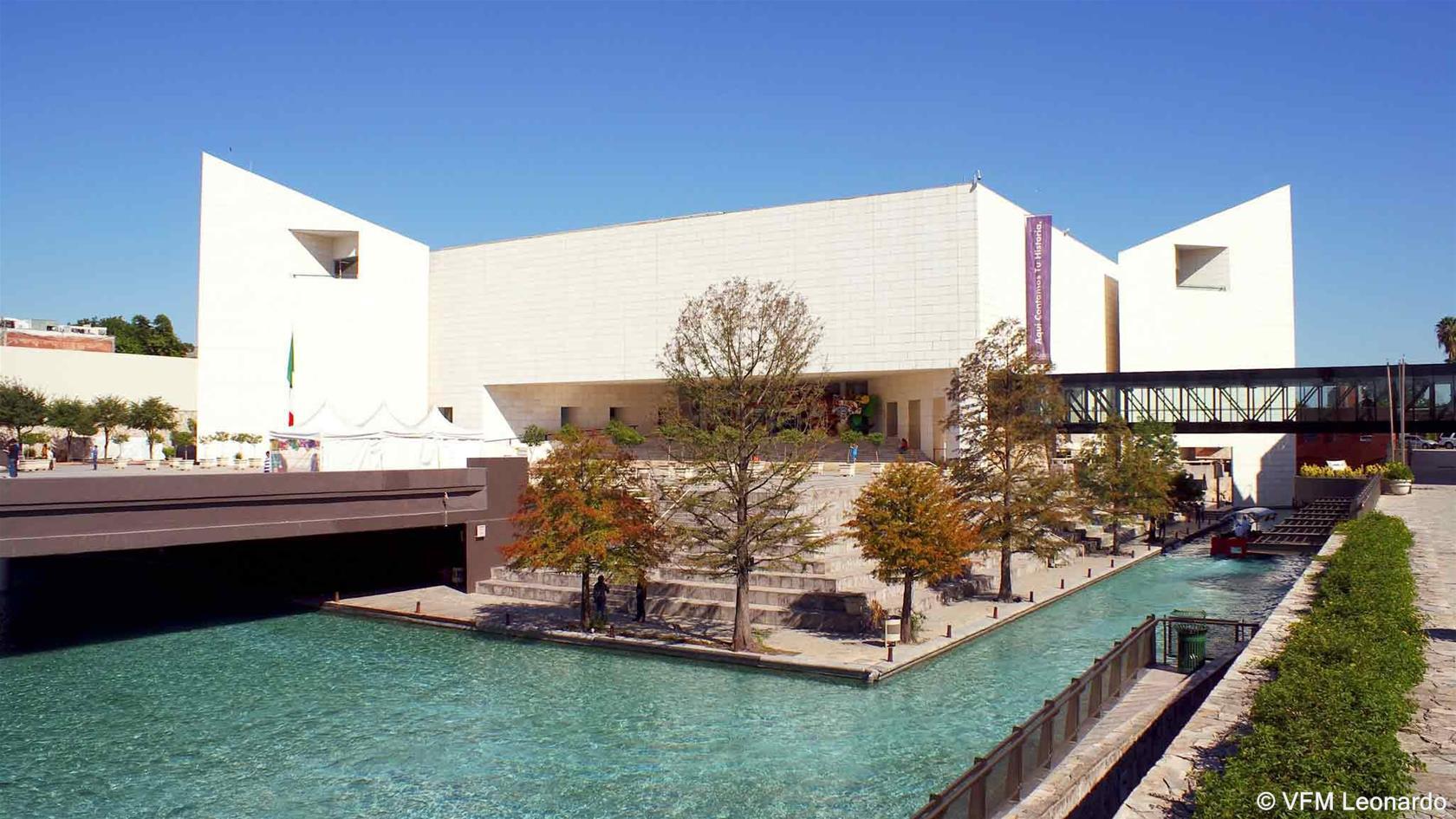 Vista Exterior ibis Monterrey Valle