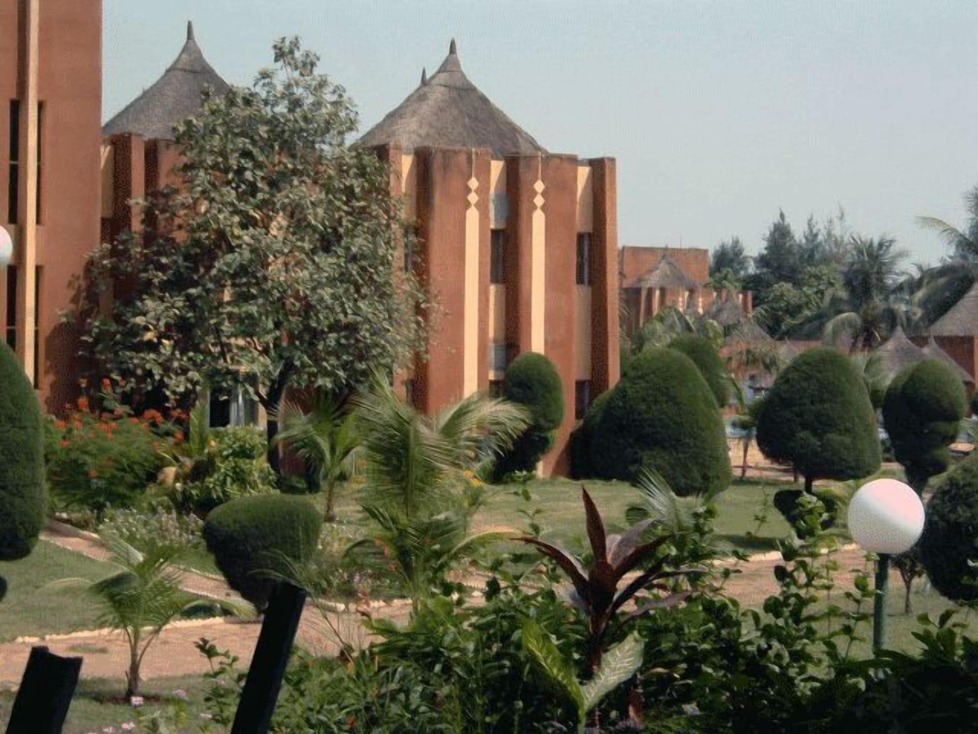 Vista Exterior Hôtel Mandé