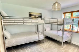 Alquiler Vacacional - Serene Retreat - Hot Tub - Pool Table - Near New Forest and Beach - Sleeps 12