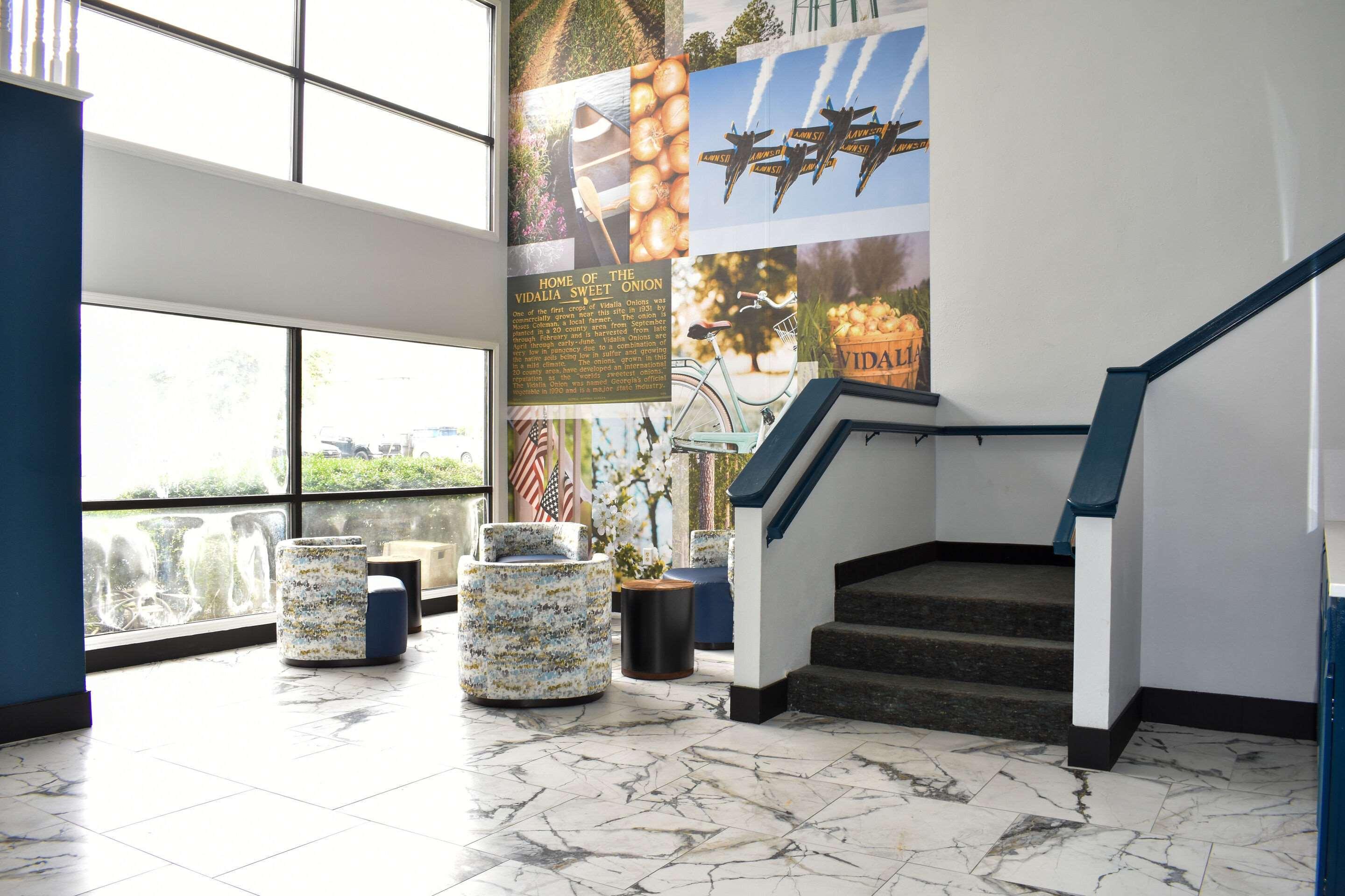 Vista Lobby Clarion Pointe Vidalia - Lyons West