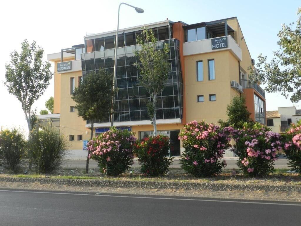 Varios Erasmus Hotel