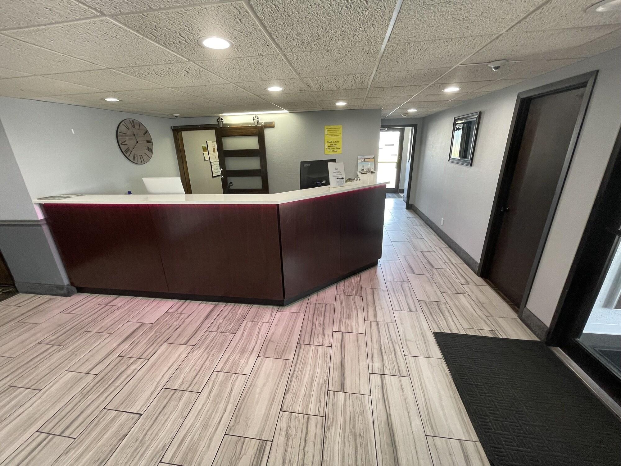 Vista Lobby Super 8 by Wyndham Beaver Dam