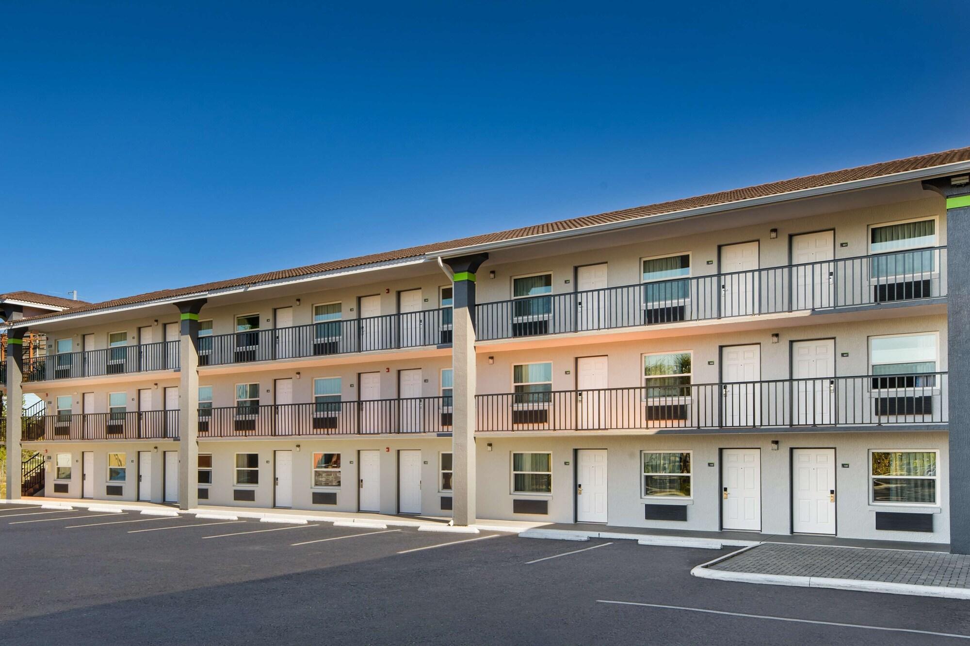 Vista Exterior SureStay Hotel by Best Western Clermont Theme Park West