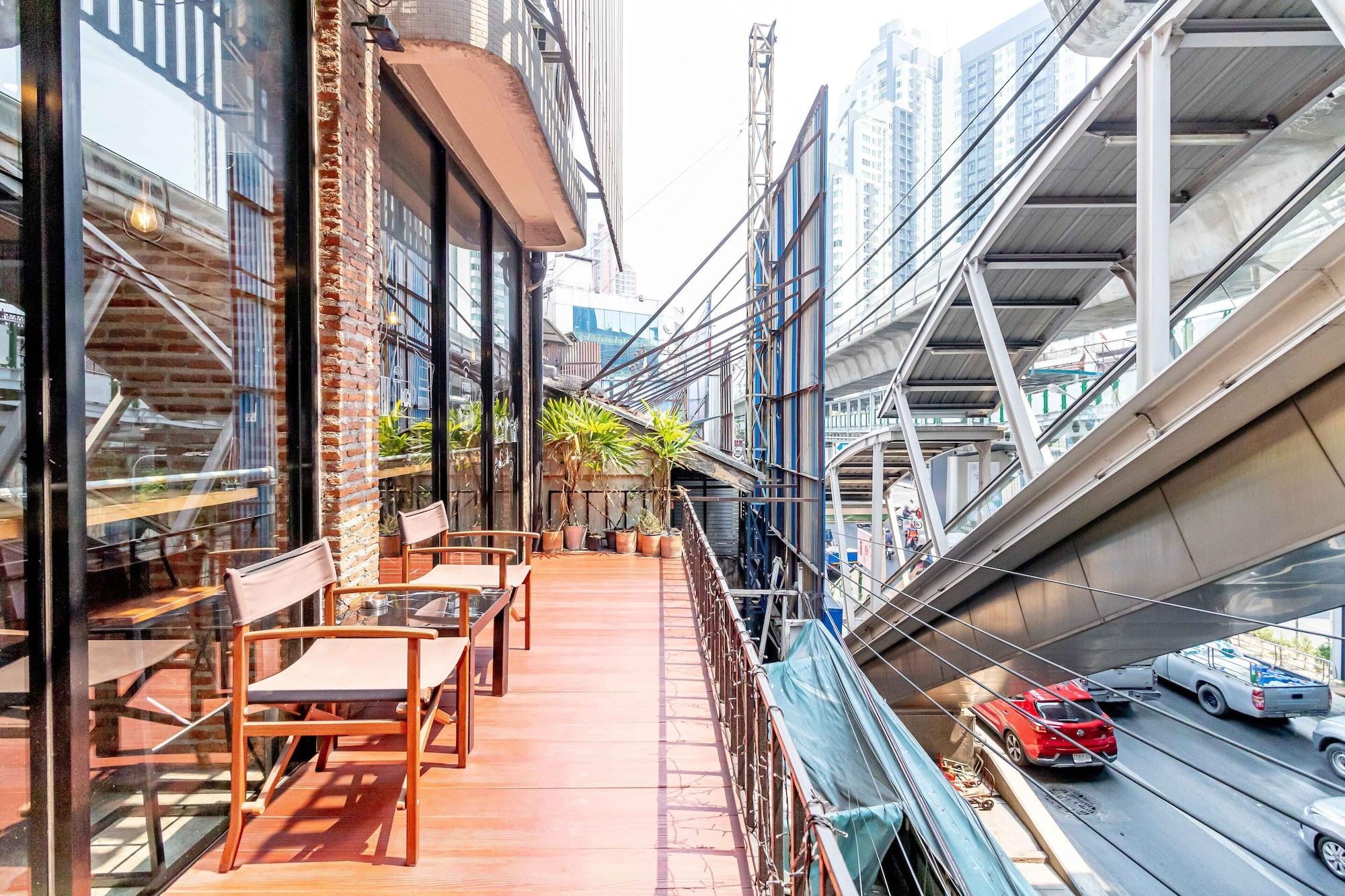 Vista Exterior Thonglor Travellers Hostel & Cafe