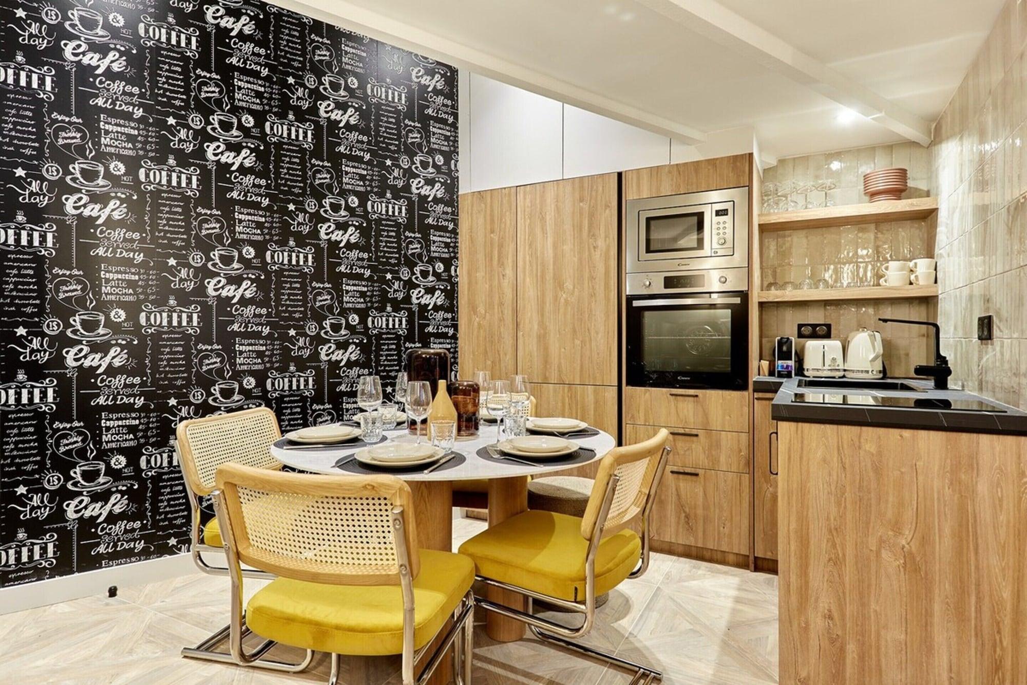 Restaurant Superb Apartment Center of Paris Montmartre