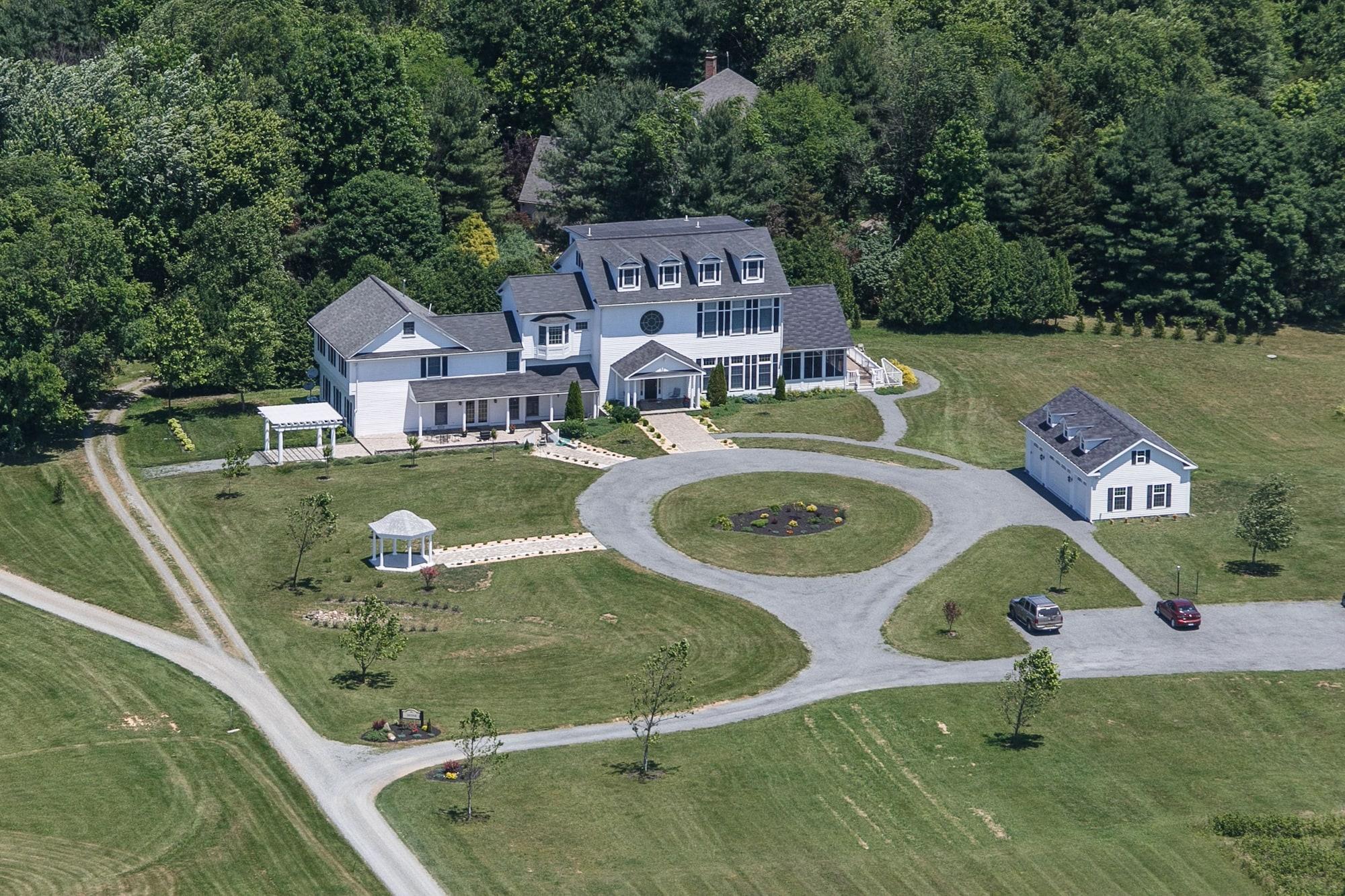 Varios Loudoun Valley Manor
