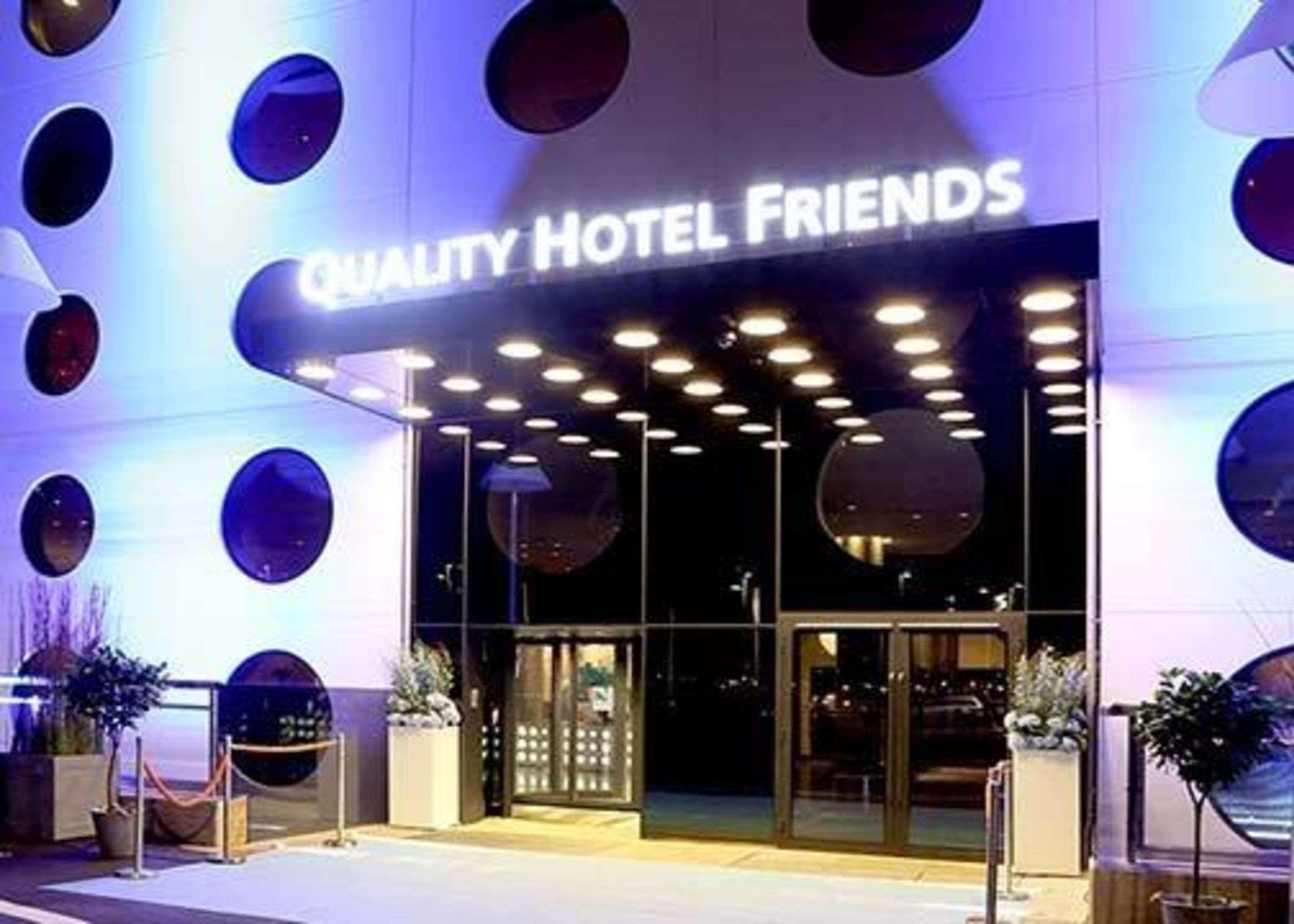 Vista Exterior Quality Hotel Strawberry Arena