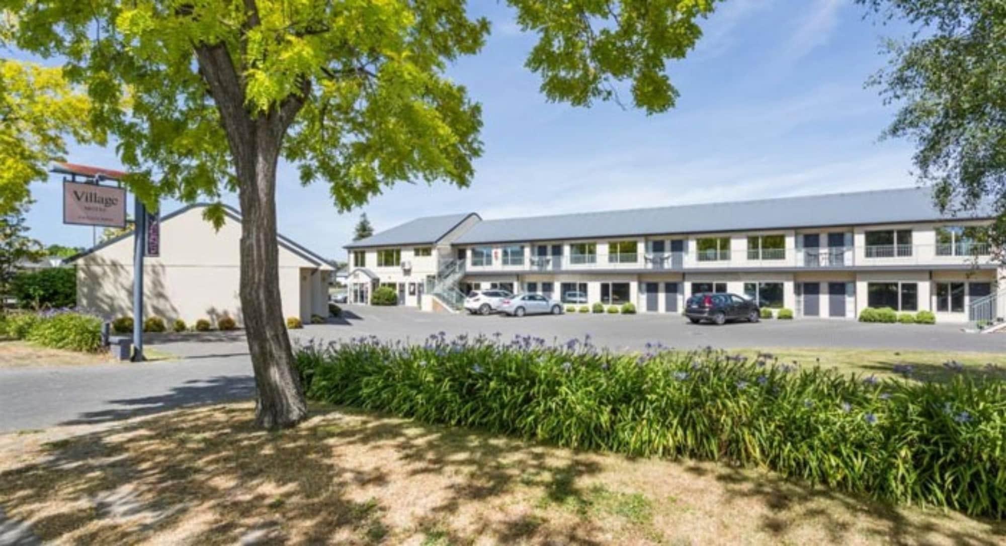 Varios Village Motel