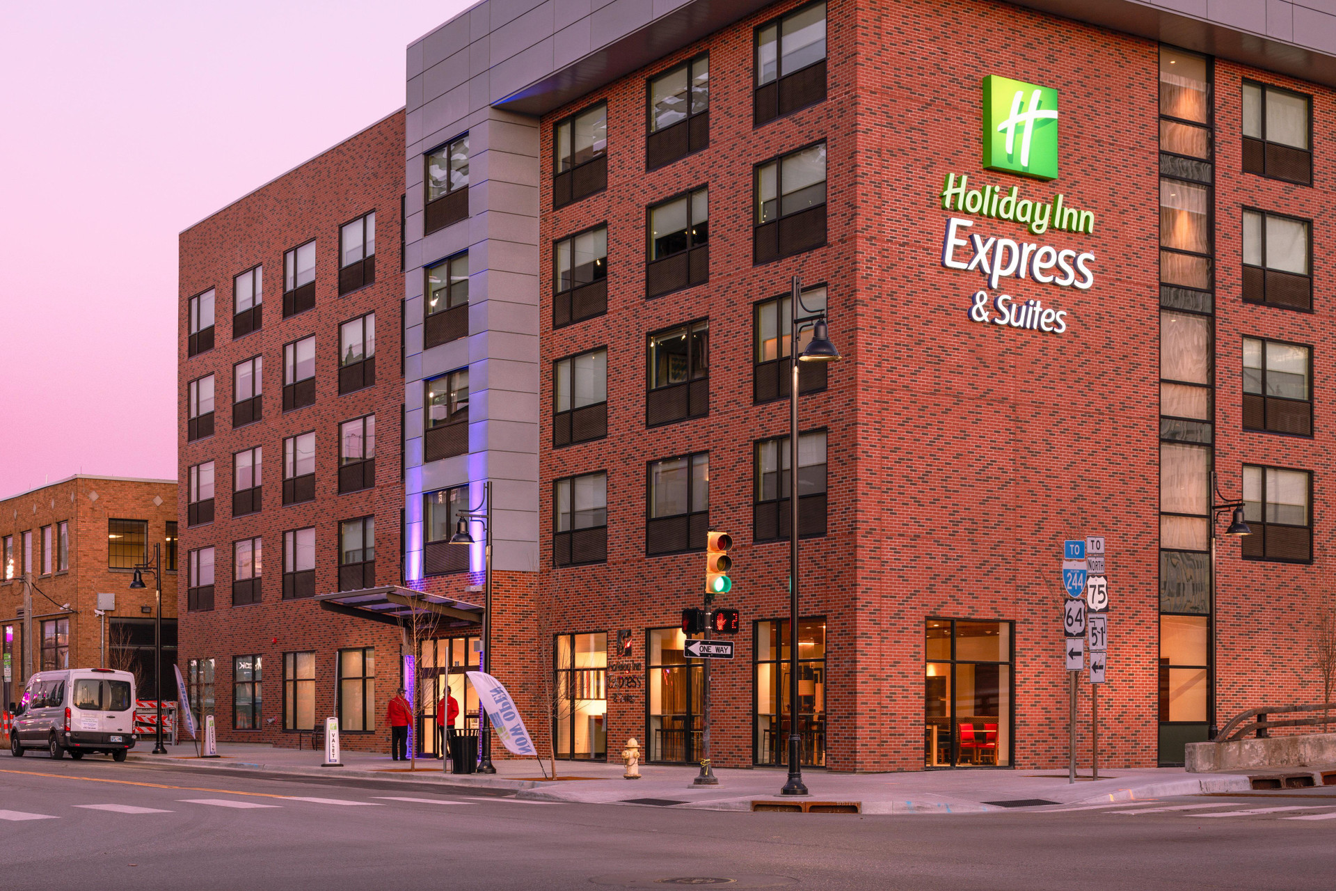 Vista Exterior Holiday Inn Express & Suites Tulsa Downtown by IHG