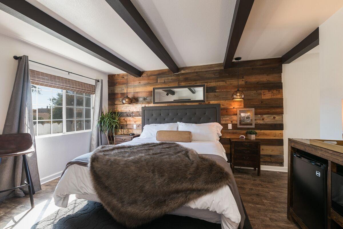 Varios Shell Beach Inn