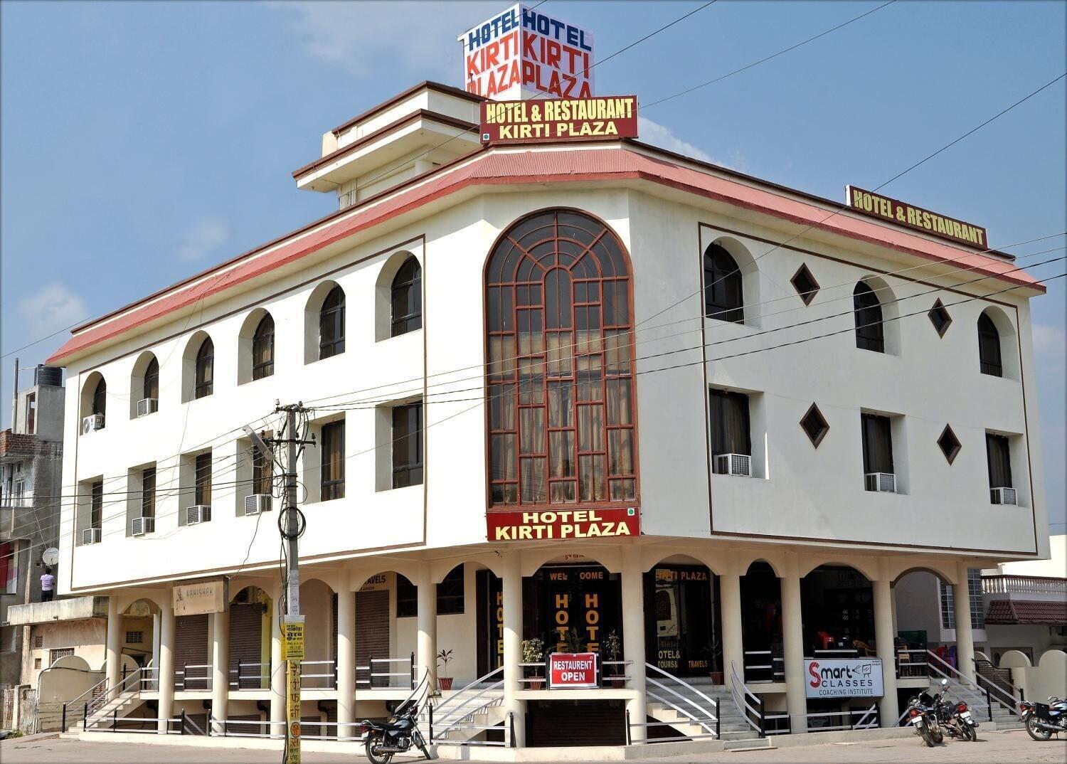 Vista Exterior Hotel Kirti Plaza