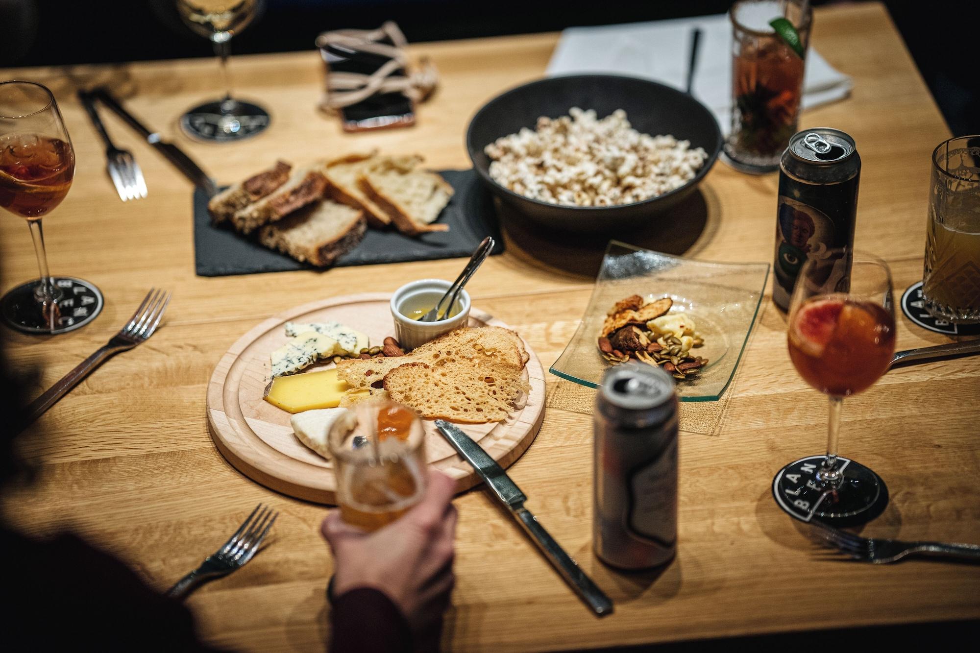 Bar/Salón Hotel de l'ITHQ