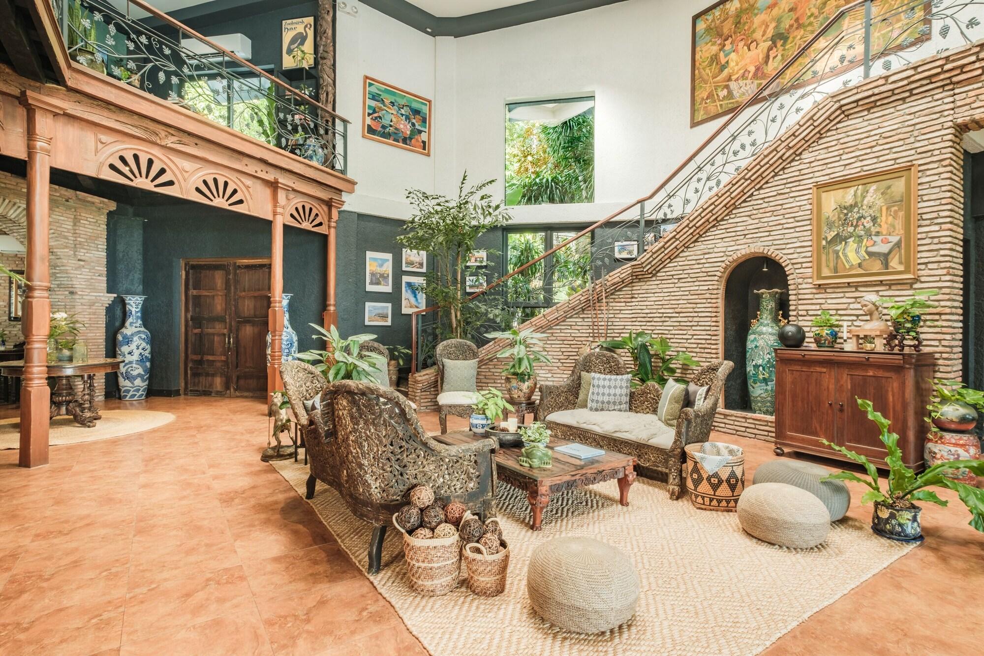 Vista Lobby Nuuk Taal Lake